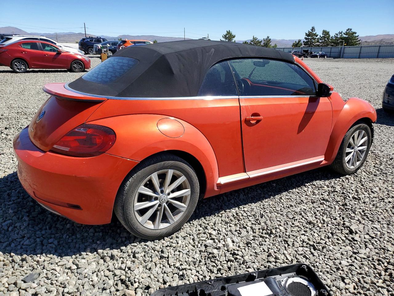 2018 Volkswagen Beetle S Orange vin: 3VW5DAAT5JM516777