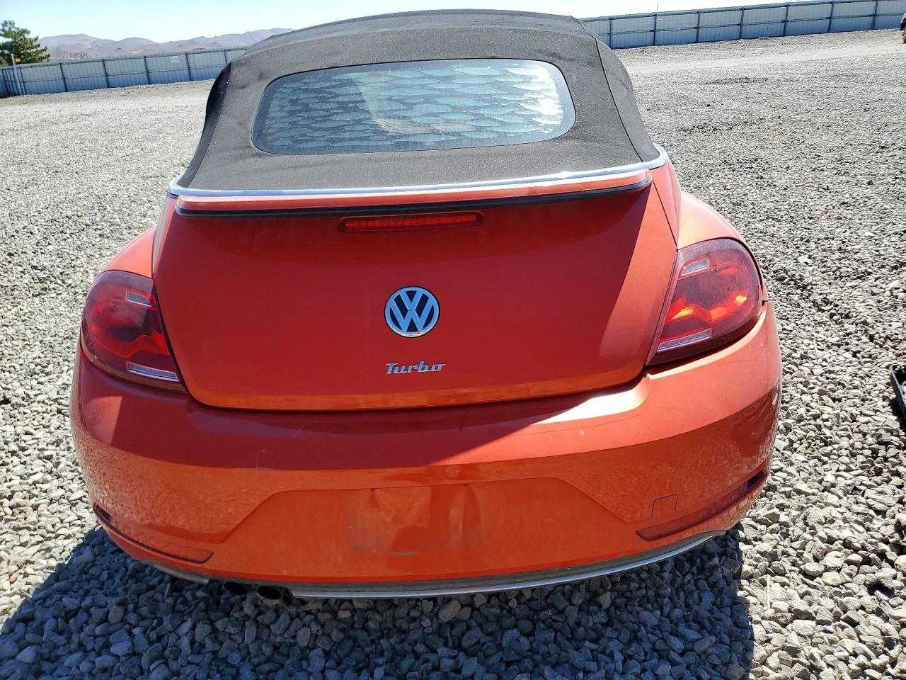 2018 Volkswagen Beetle S Orange vin: 3VW5DAAT5JM516777