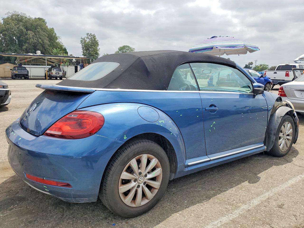 2018 Volkswagen Beetle S Blue vin: 3VW5DAAT9JM514949