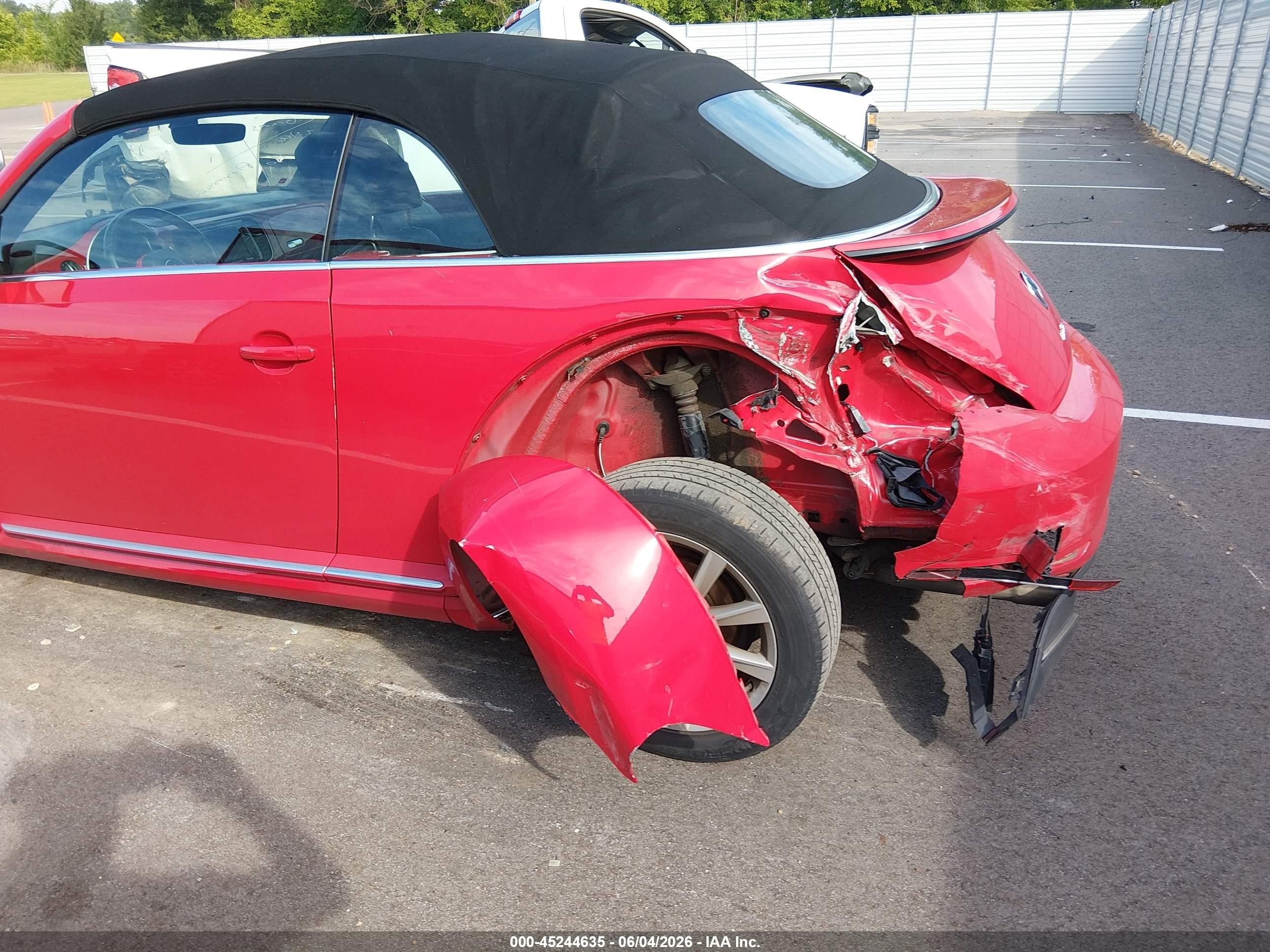 2018 Volkswagen Beetle 2.0t Coast/2.0t S/2.0t Se Red vin: 3VW5DAAT9JM517138