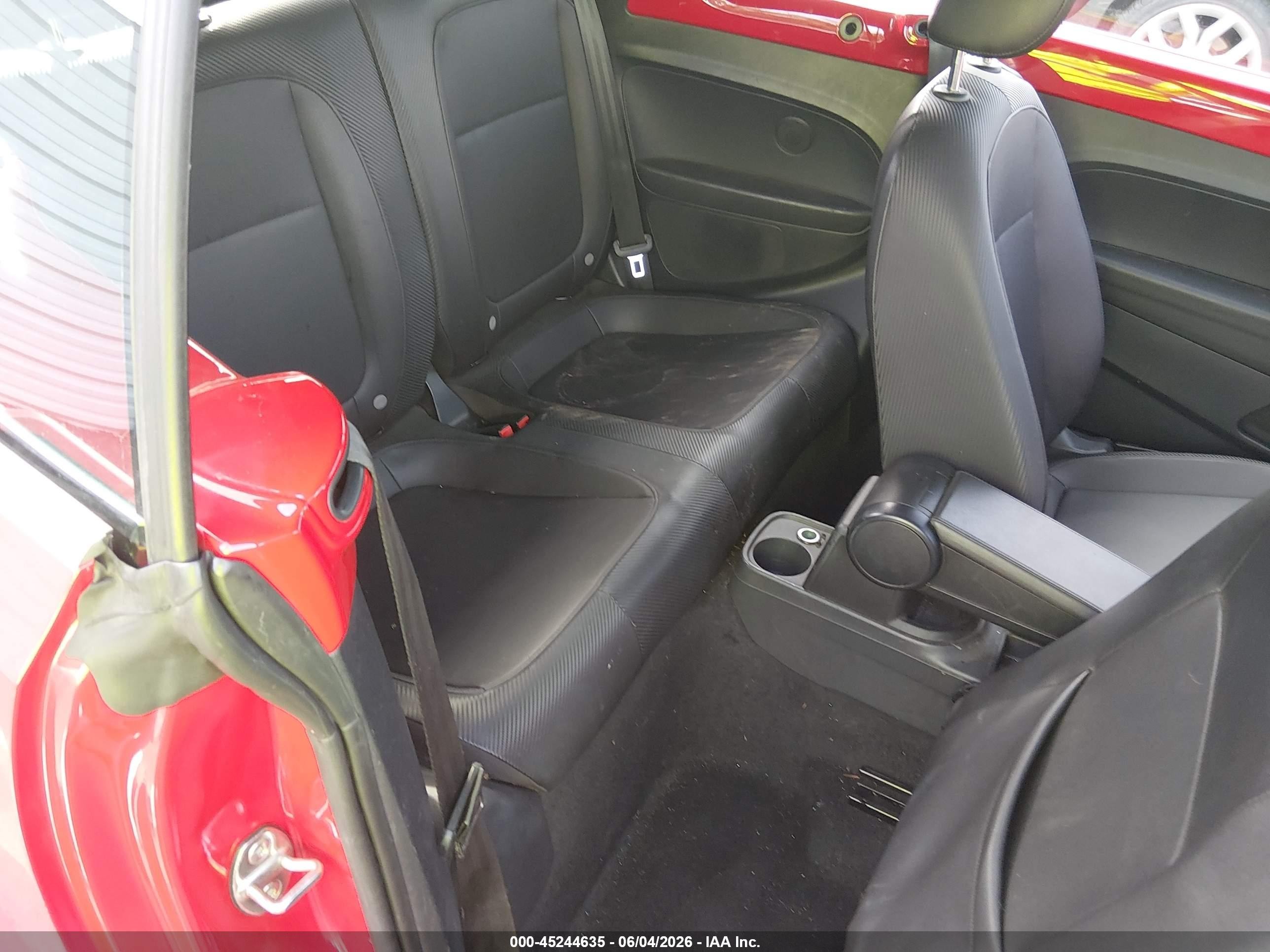 2018 Volkswagen Beetle 2.0t Coast/2.0t S/2.0t Se Red vin: 3VW5DAAT9JM517138