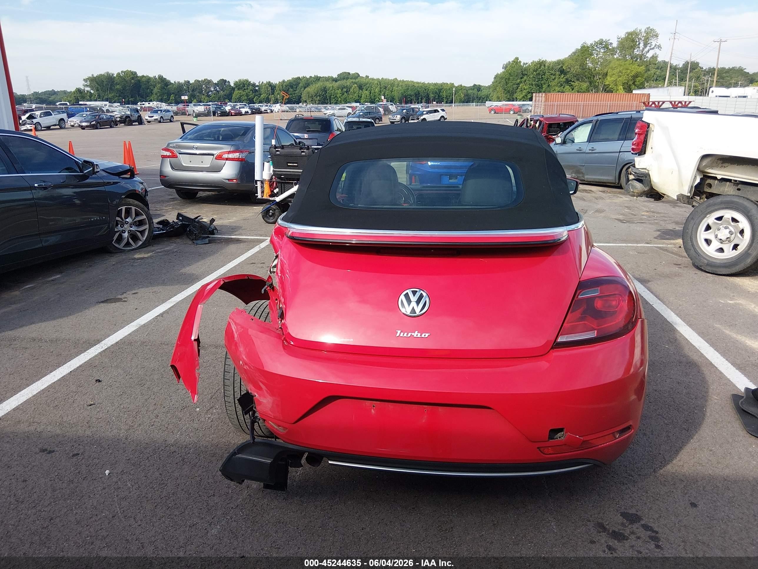 2018 Volkswagen Beetle 2.0t Coast/2.0t S/2.0t Se Red vin: 3VW5DAAT9JM517138