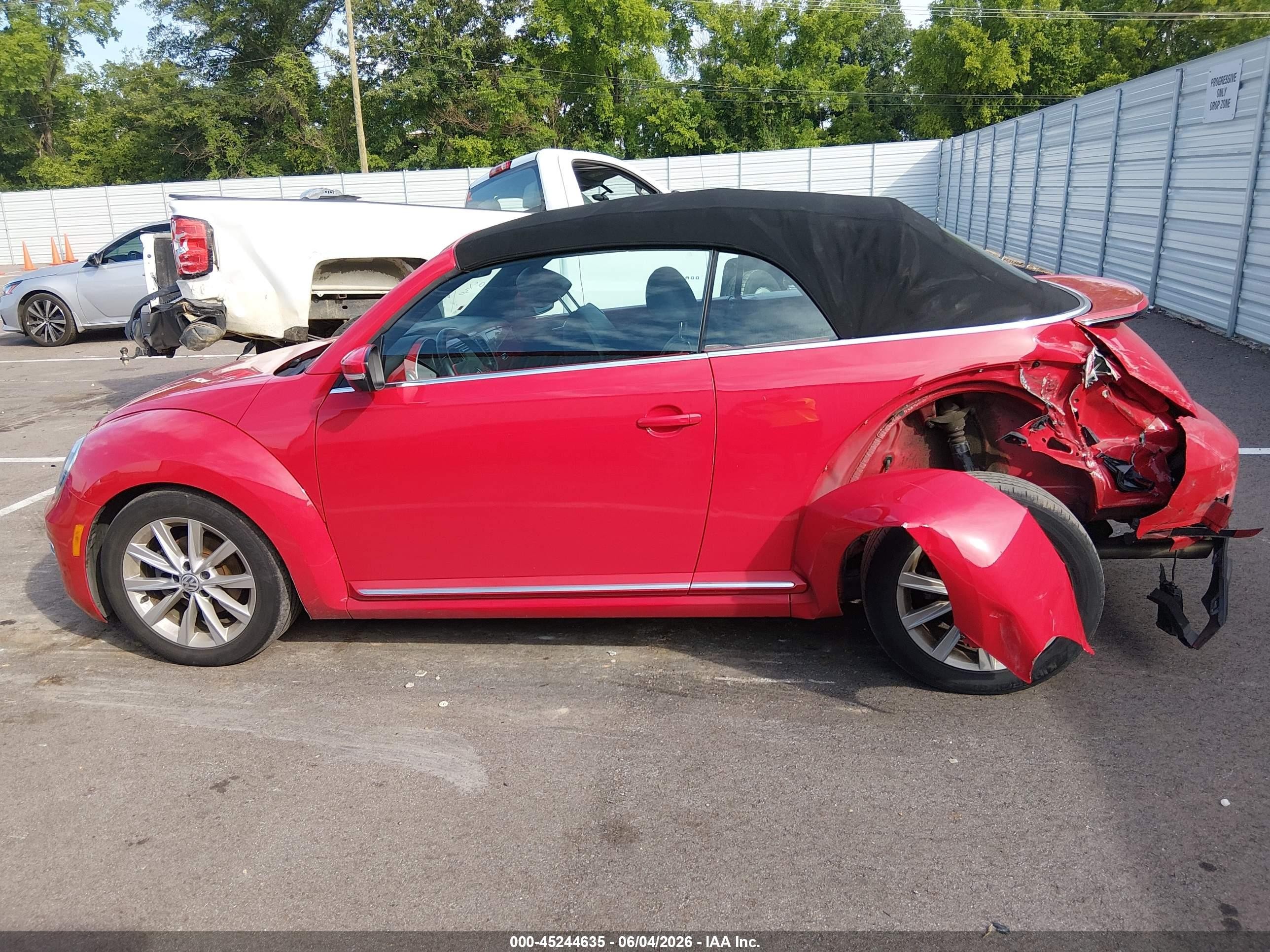 2018 Volkswagen Beetle 2.0t Coast/2.0t S/2.0t Se Red vin: 3VW5DAAT9JM517138