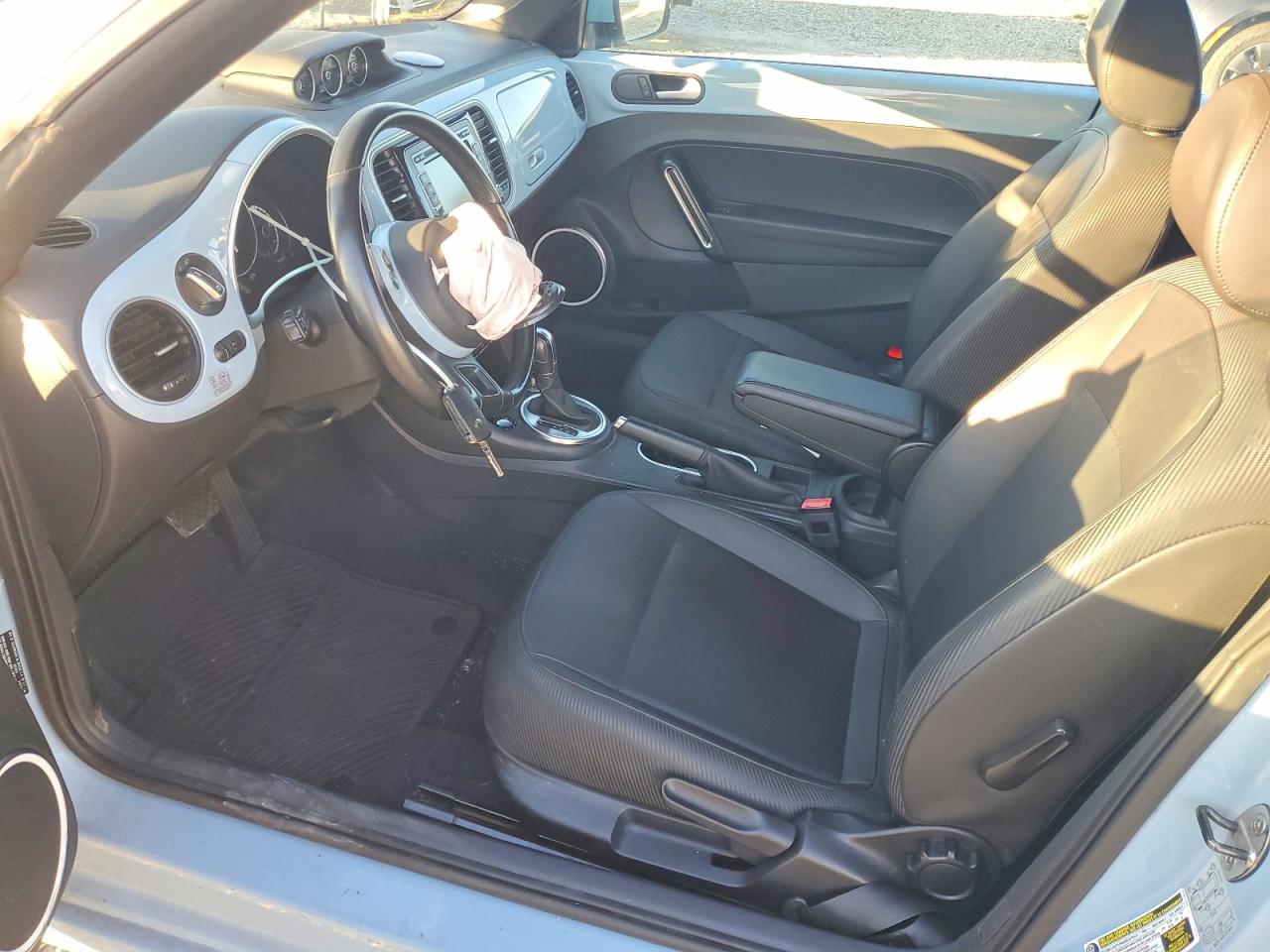 2014 Volkswagen Beetle Blue vin: 3VW5L7AT1EM823505