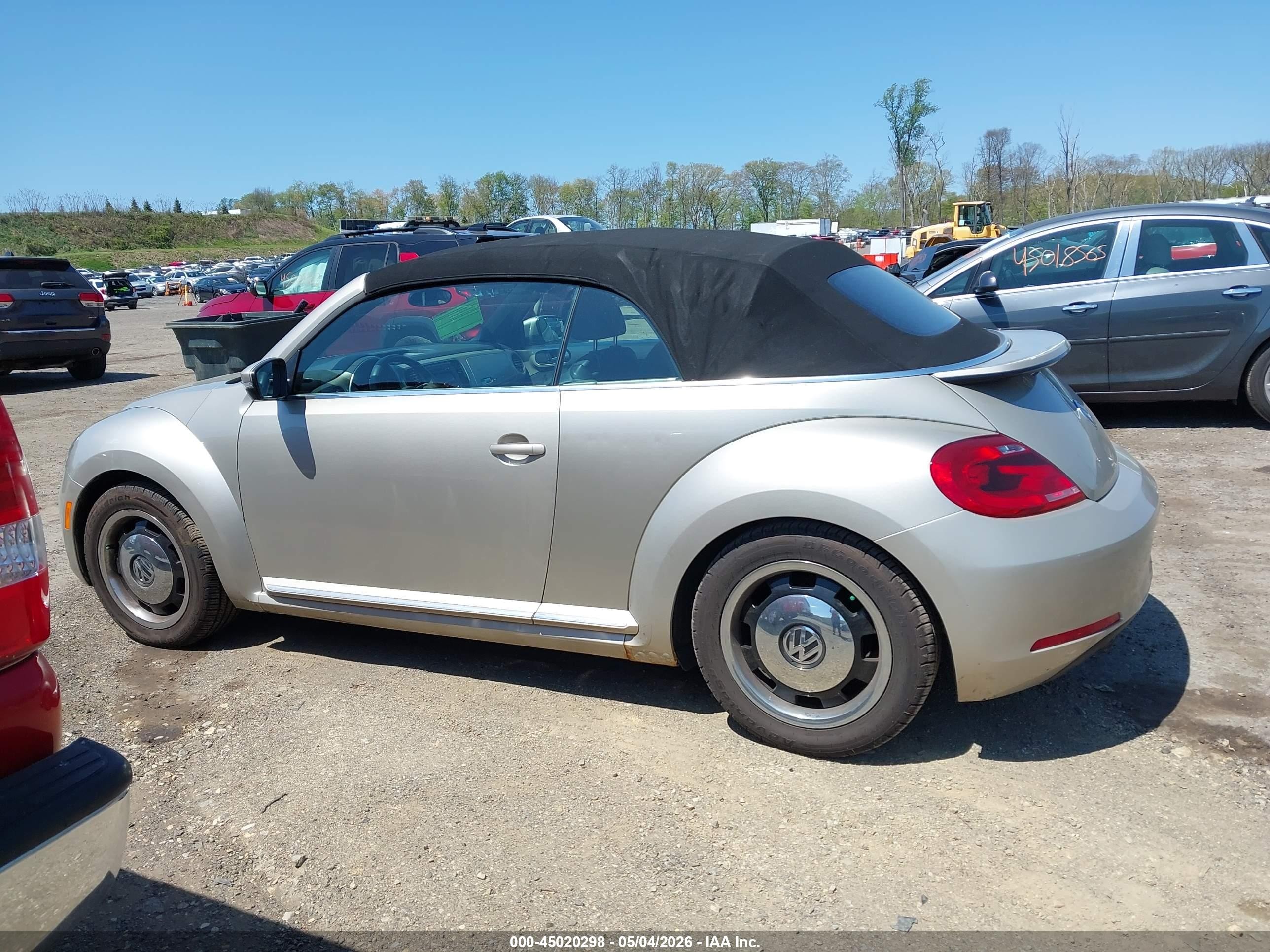 2013 Volkswagen Beetle 2.5l Бежевый vin: 3VW5P7AT2DM800480