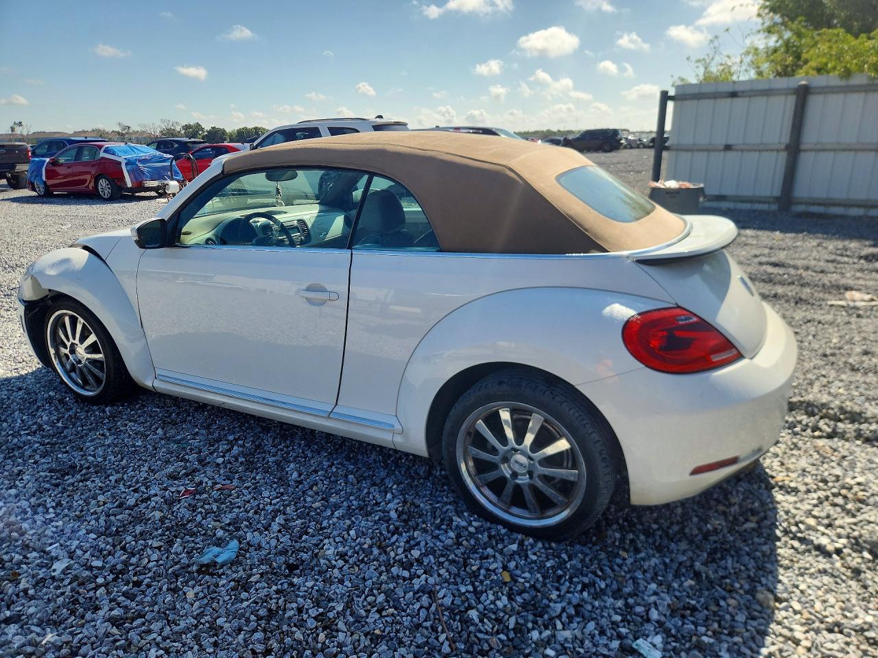 2013 Volkswagen Beetle White vin: 3VW5P7AT3DM811617