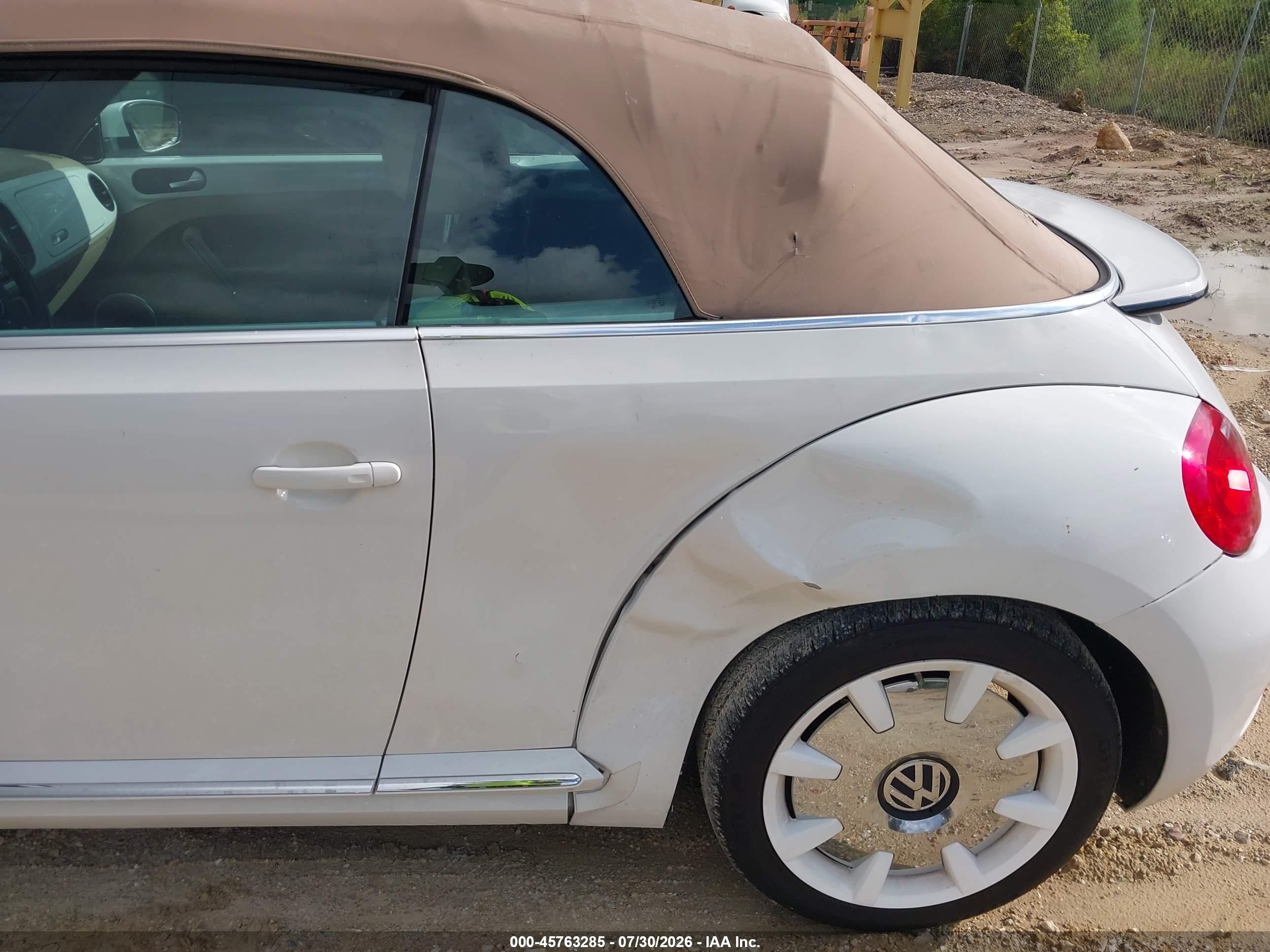 2013 Volkswagen Beetle 2.5l White vin: 3VW5P7AT3DM815800