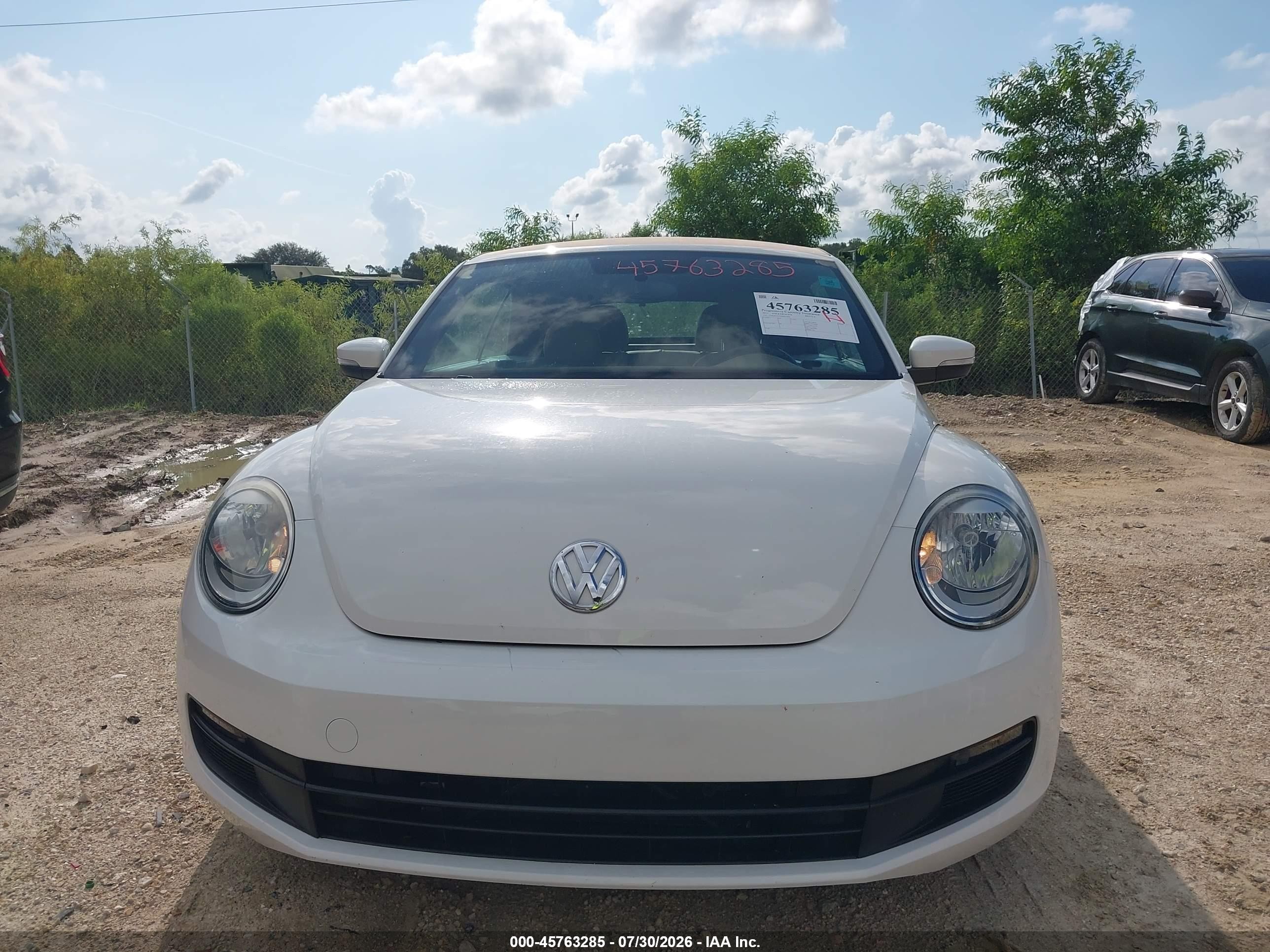 2013 Volkswagen Beetle 2.5l White vin: 3VW5P7AT3DM815800