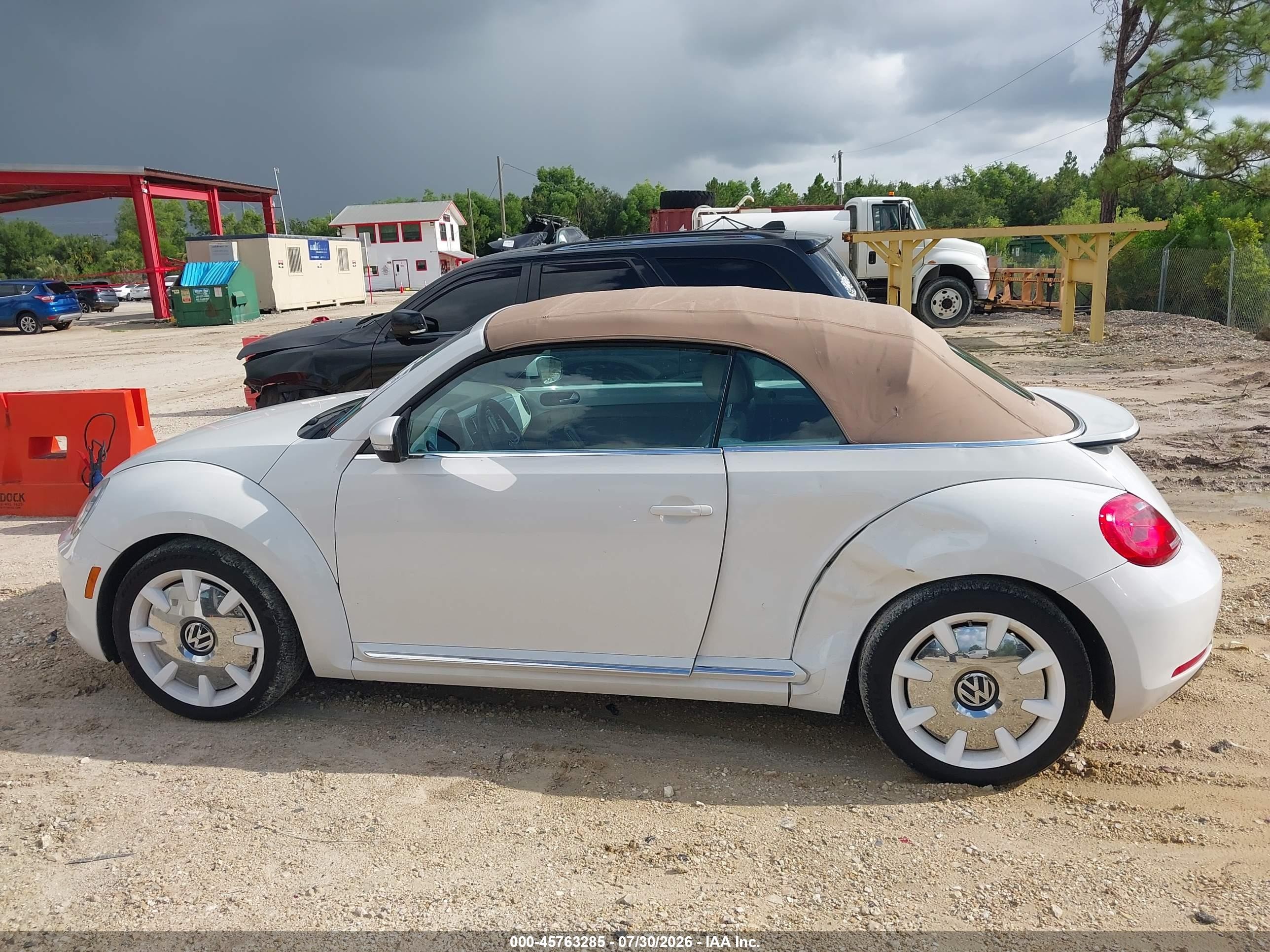 2013 Volkswagen Beetle 2.5l White vin: 3VW5P7AT3DM815800