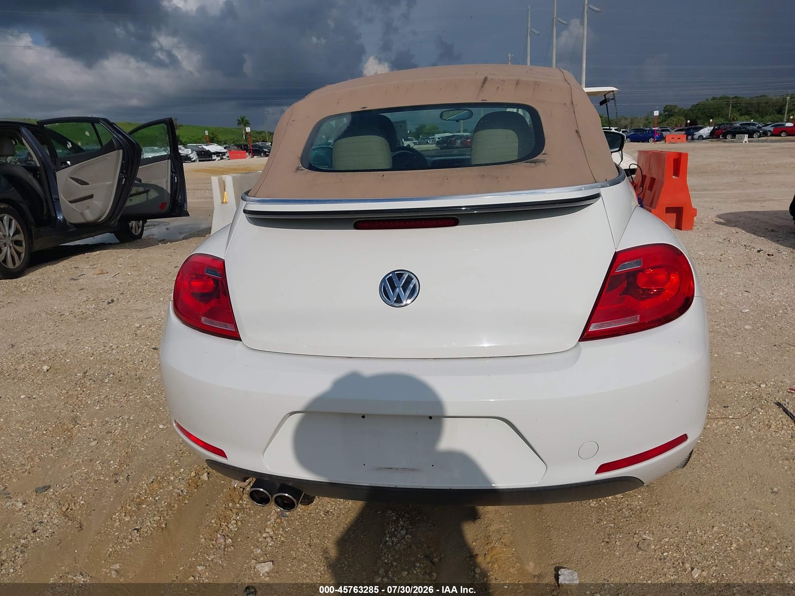 2013 Volkswagen Beetle 2.5l White vin: 3VW5P7AT3DM815800