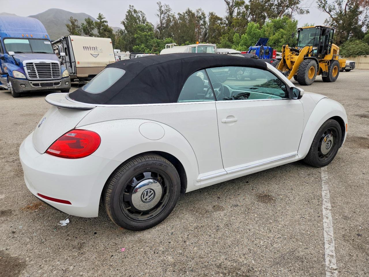 2013 Volkswagen Beetle White vin: 3VW5P7AT5DM822649