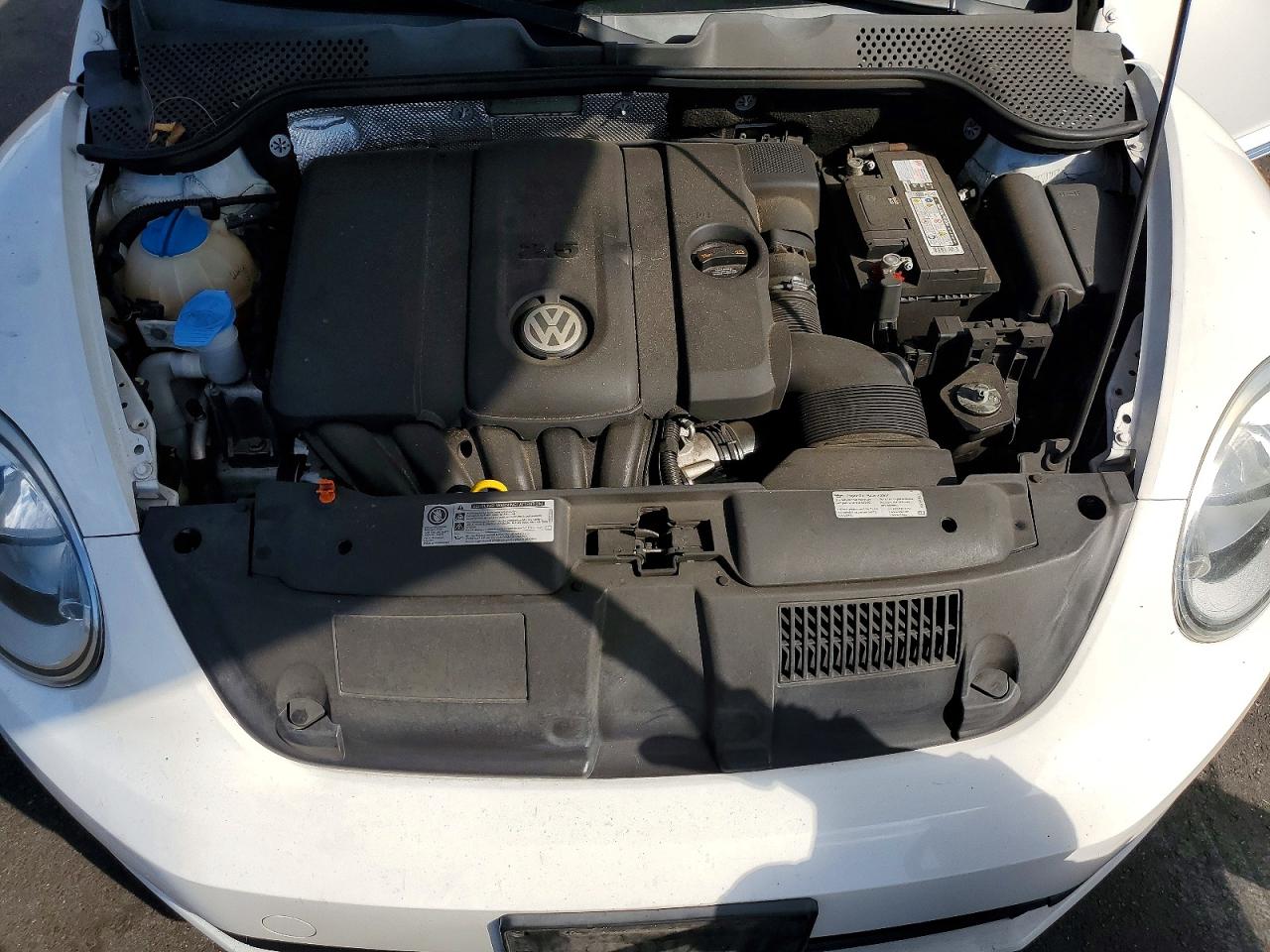 2013 Volkswagen Beetle White vin: 3VW5P7AT5DM826183