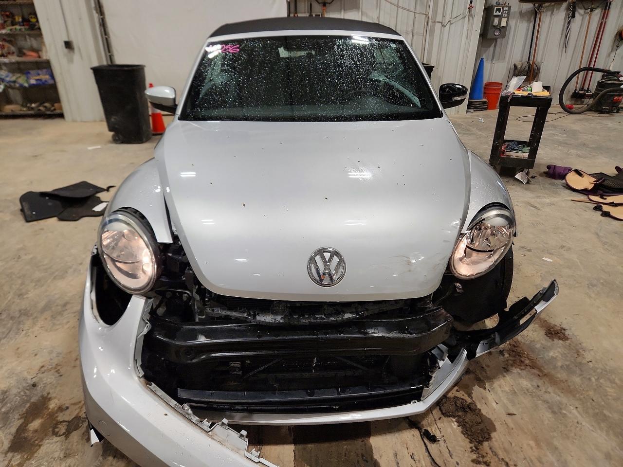 2014 Volkswagen Beetle Silver vin: 3VW5P7AT6EM805702