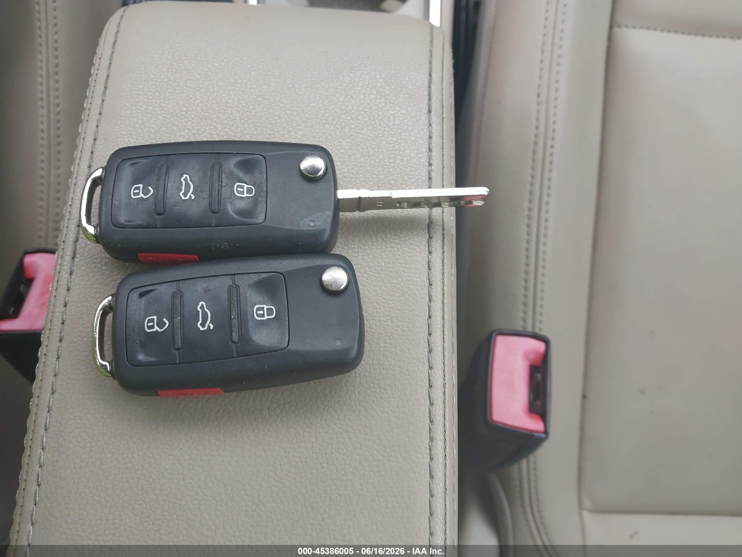 2013 Volkswagen Beetle 2.5l Золотой vin: 3VW5P7AT8DM817994