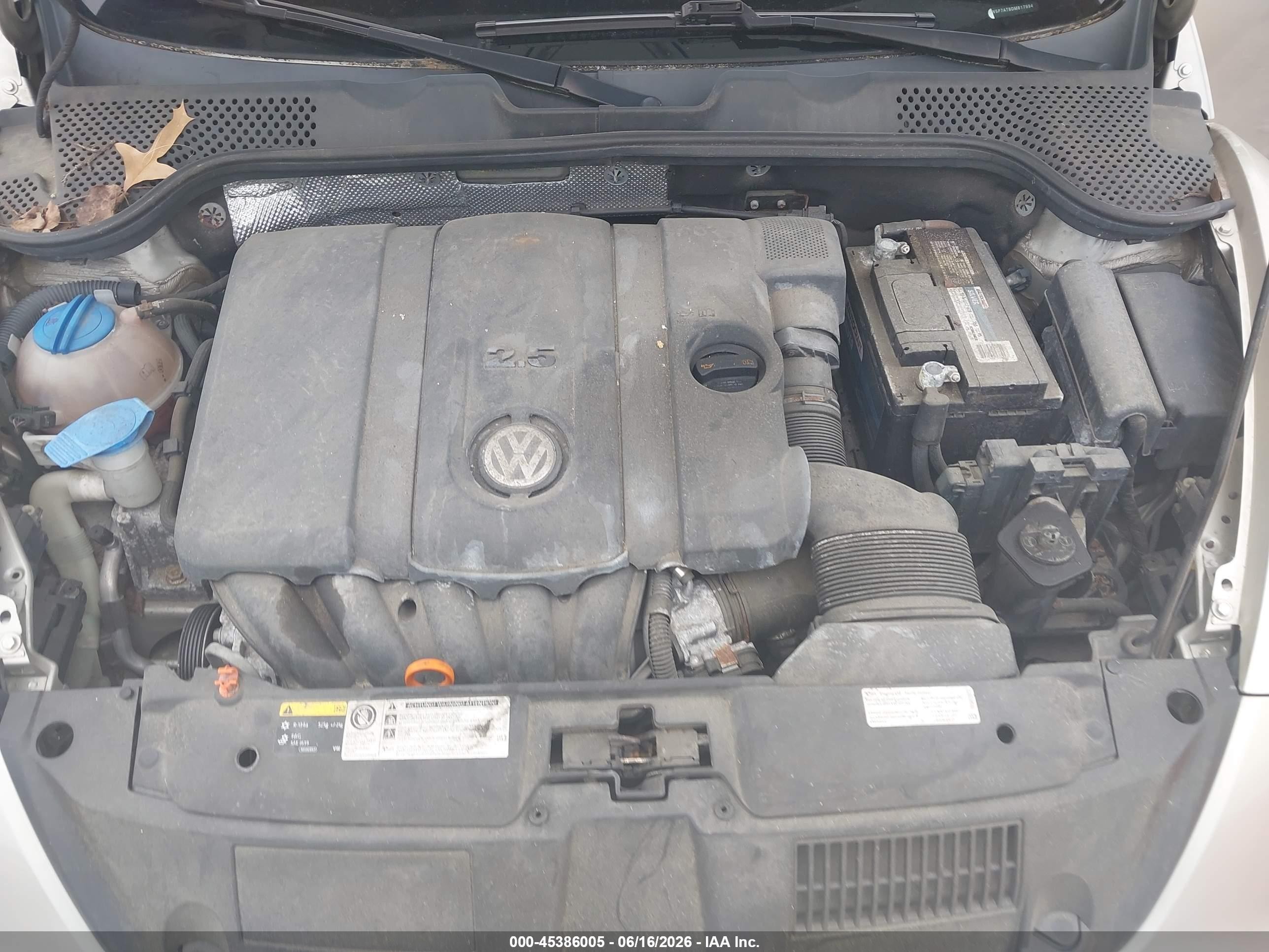 2013 Volkswagen Beetle 2.5l Золотой vin: 3VW5P7AT8DM817994