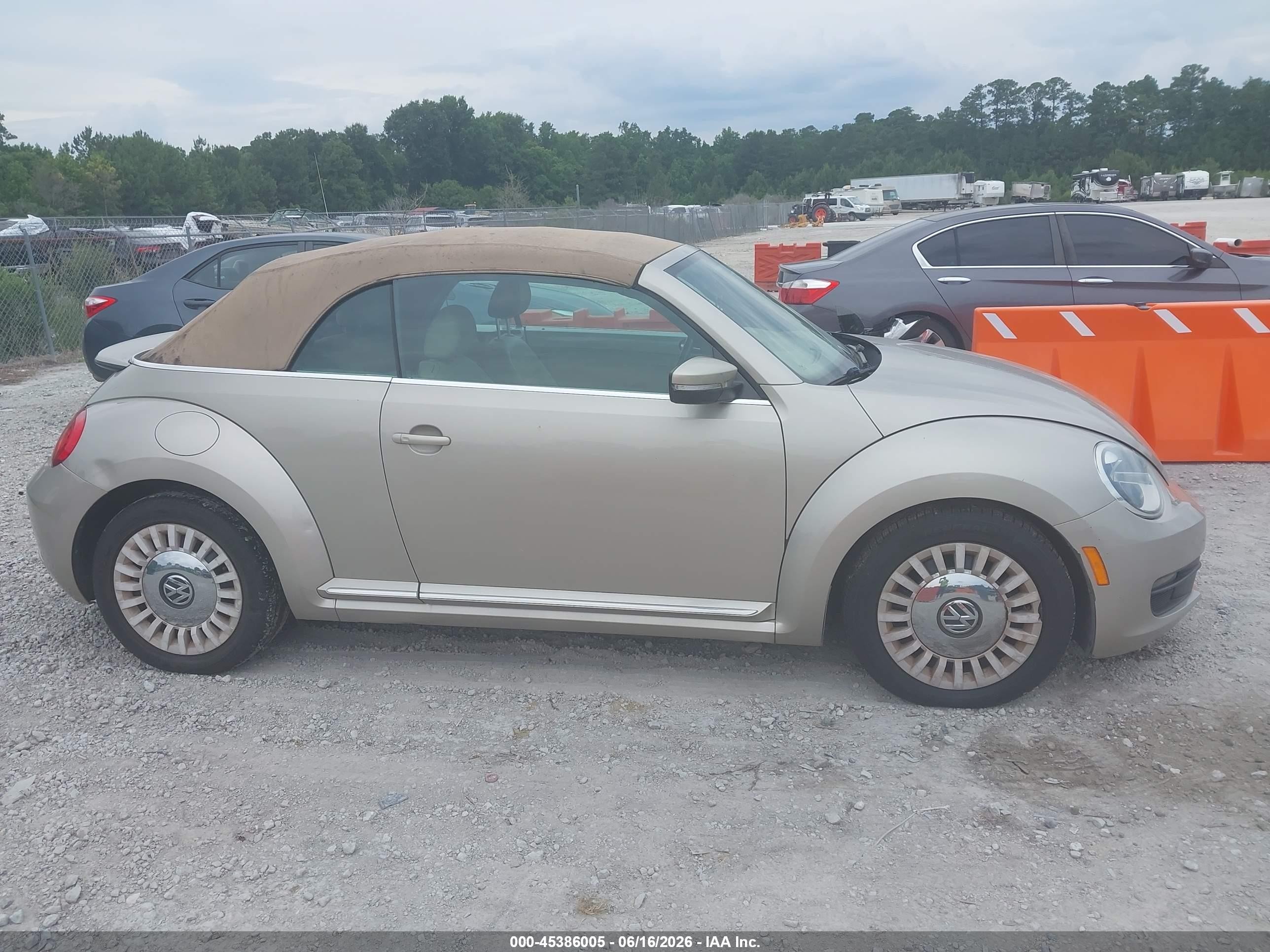 2013 Volkswagen Beetle 2.5l Золотой vin: 3VW5P7AT8DM817994