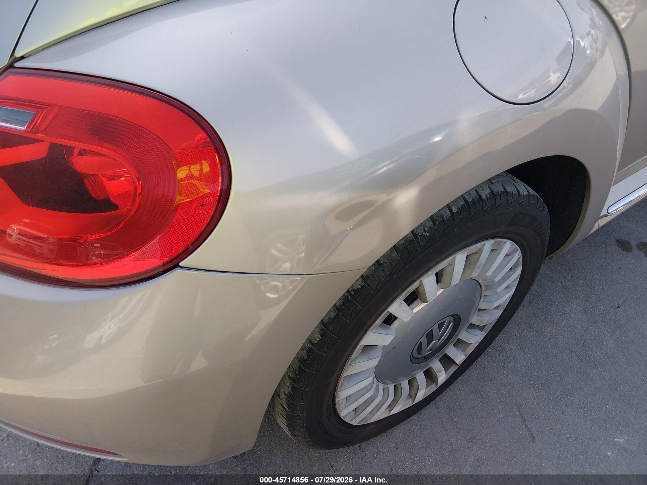 2013 Volkswagen Beetle 2.5l Желто-коричневый vin: 3VW5P7AT8DM817994