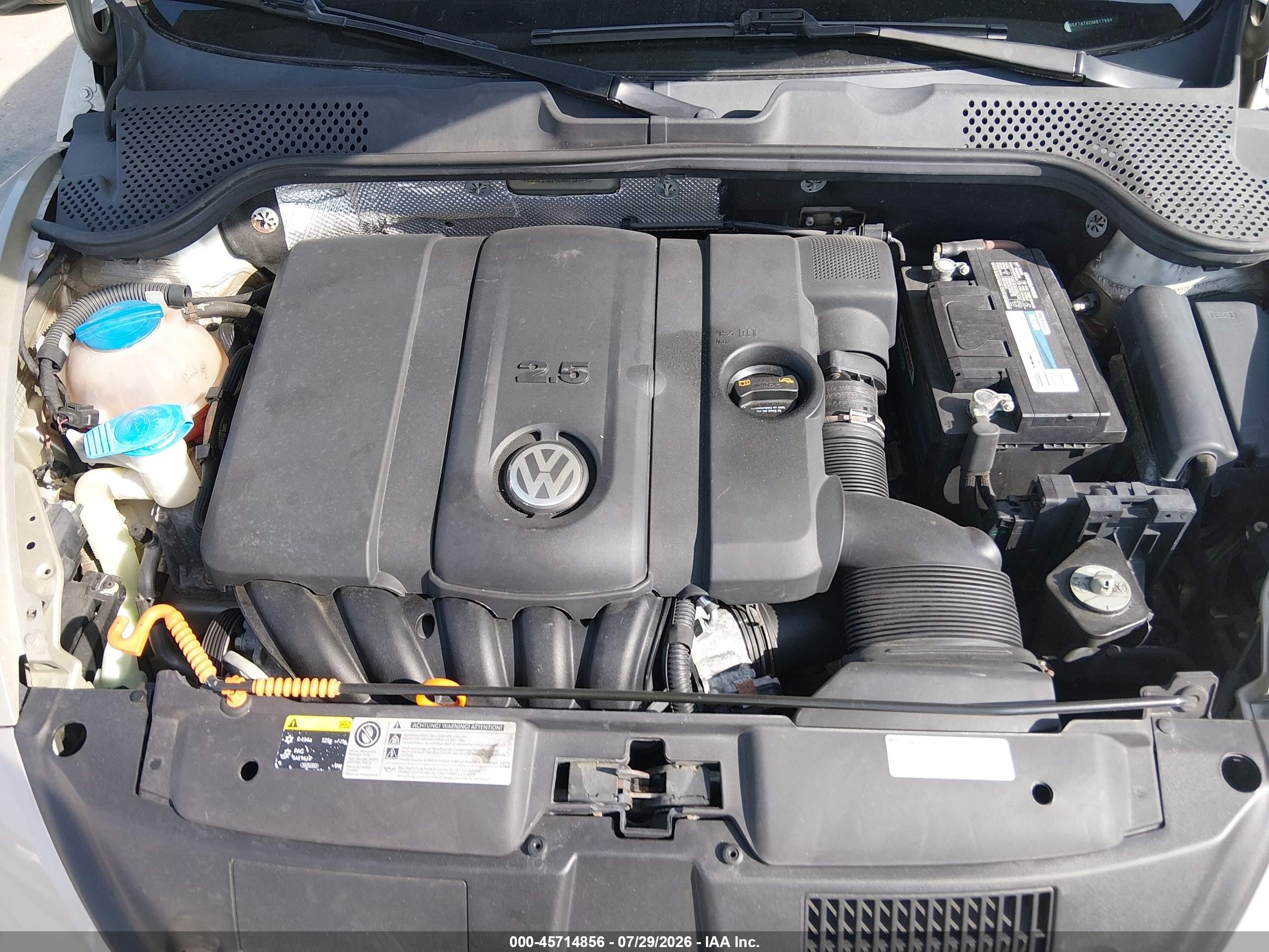 2013 Volkswagen Beetle 2.5l Желто-коричневый vin: 3VW5P7AT8DM817994
