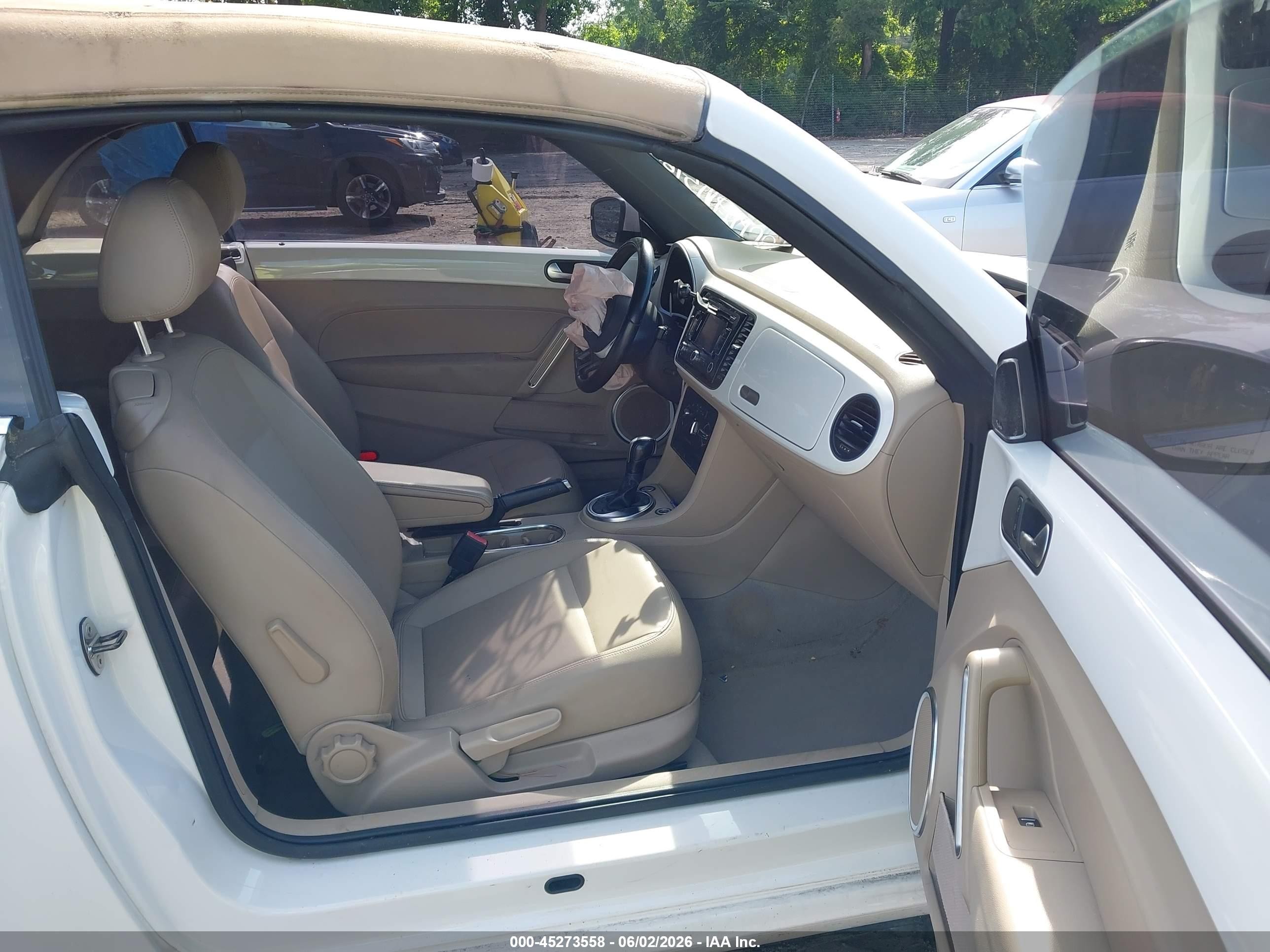 2014 Volkswagen Beetle 2.5l Белый vin: 3VW5P7AT8EM801036