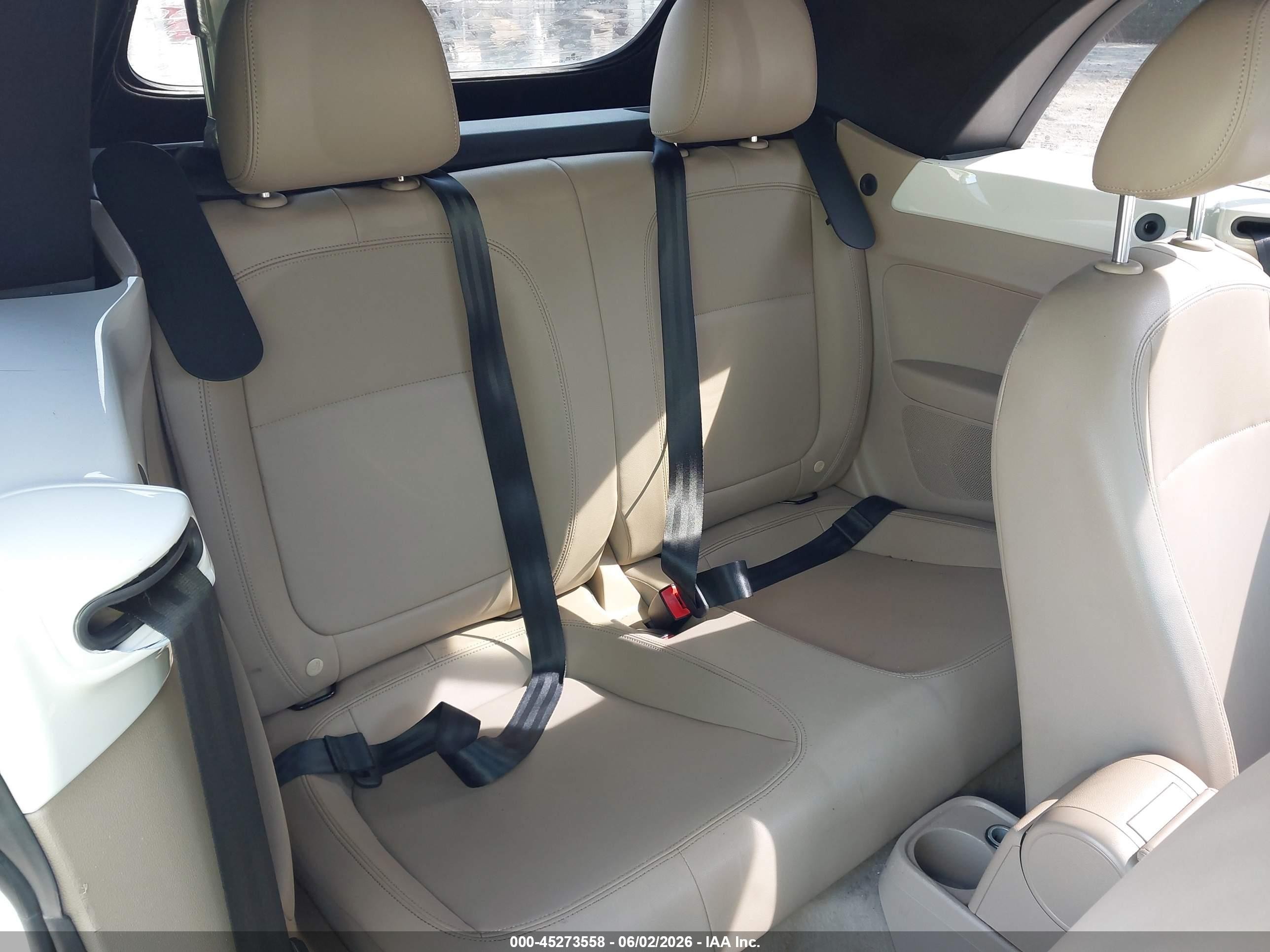 2014 Volkswagen Beetle 2.5l Белый vin: 3VW5P7AT8EM801036
