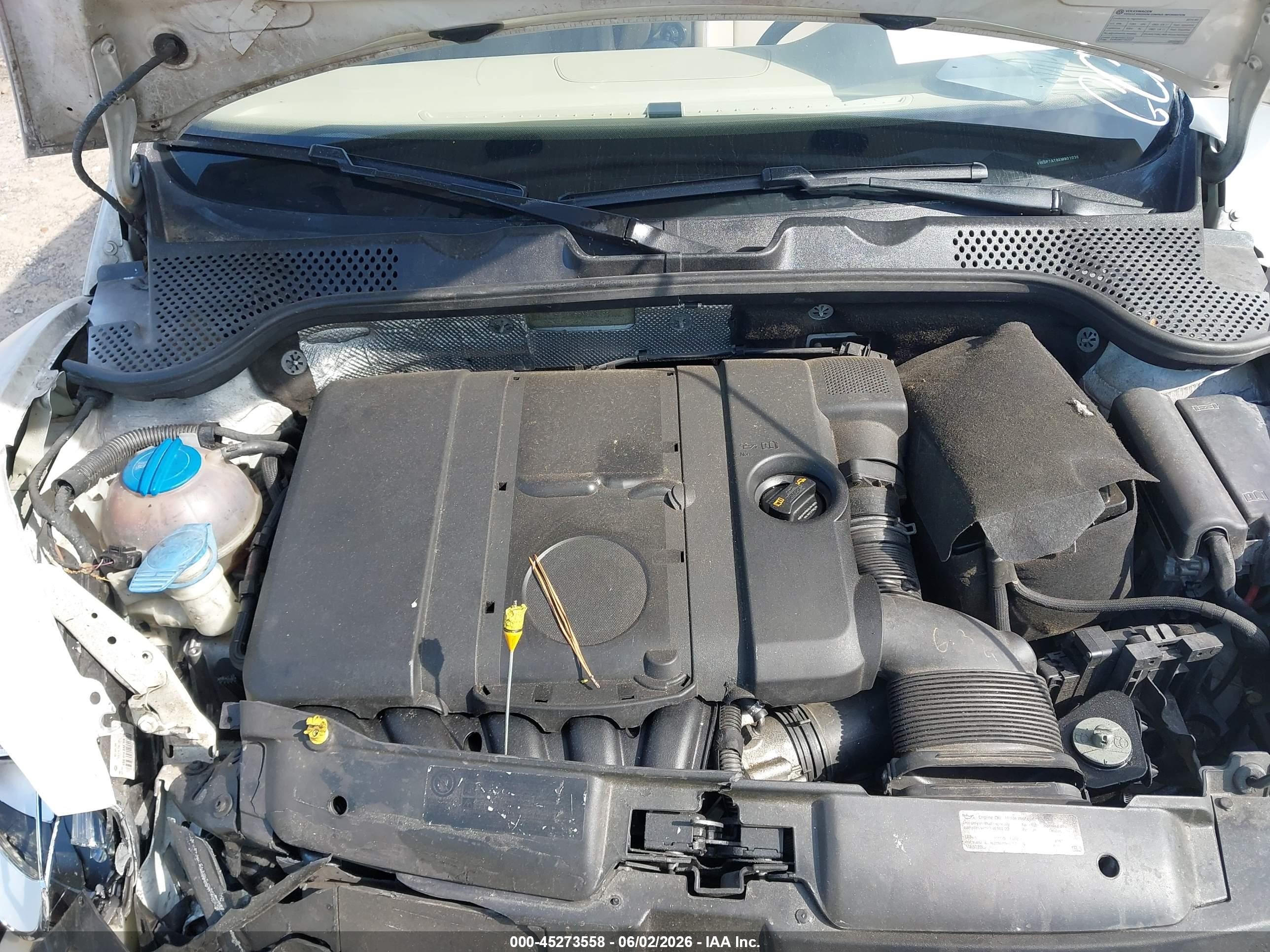 2014 Volkswagen Beetle 2.5l Белый vin: 3VW5P7AT8EM801036