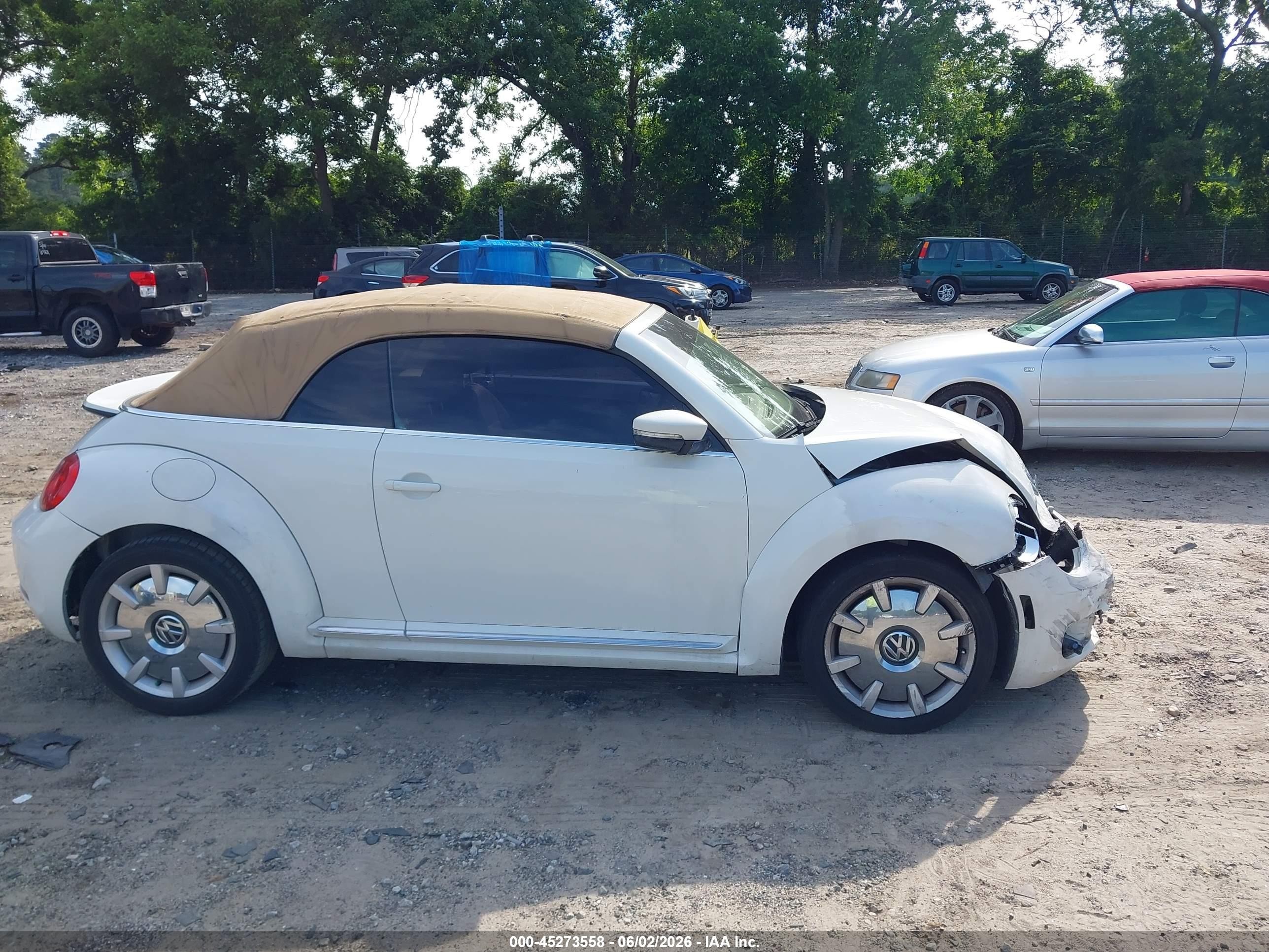 2014 Volkswagen Beetle 2.5l Белый vin: 3VW5P7AT8EM801036