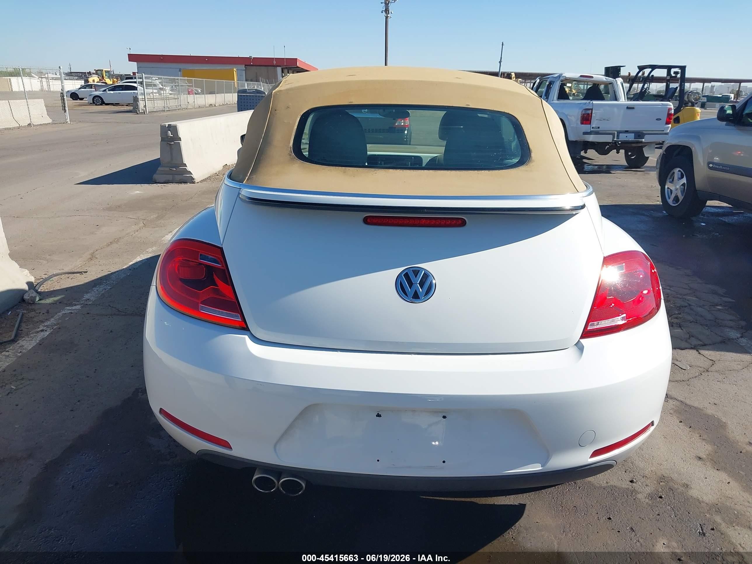 2013 Volkswagen Beetle 2.5l White vin: 3VW5P7AT9DM824887