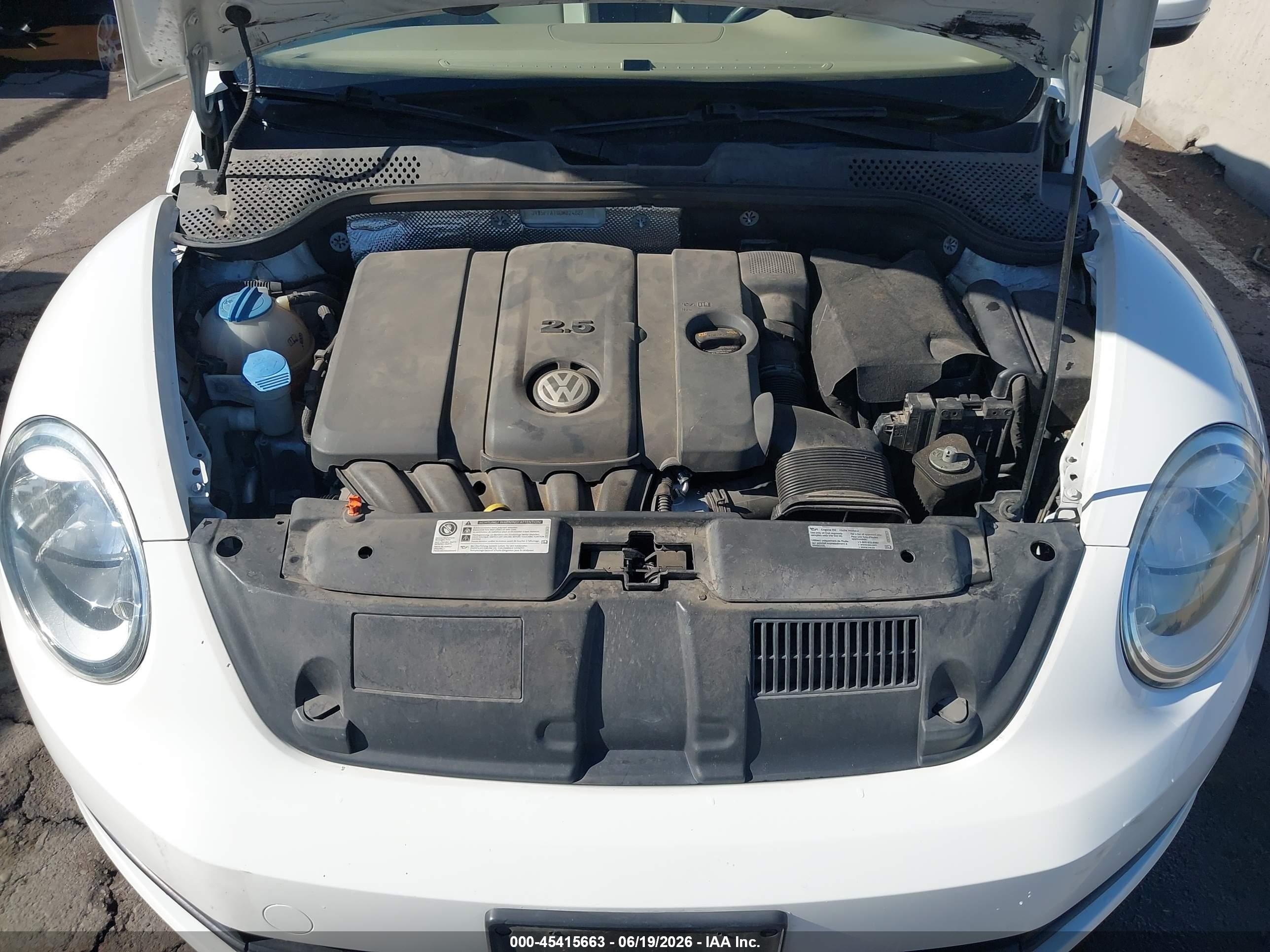 2013 Volkswagen Beetle 2.5l White vin: 3VW5P7AT9DM824887