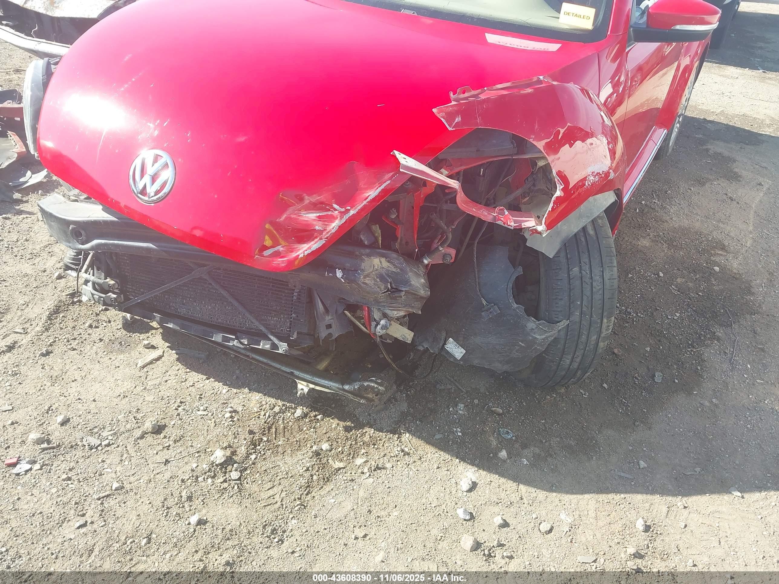 2014 Volkswagen Beetle 2.5l Красный vin: 3VW5P7ATXEM801815