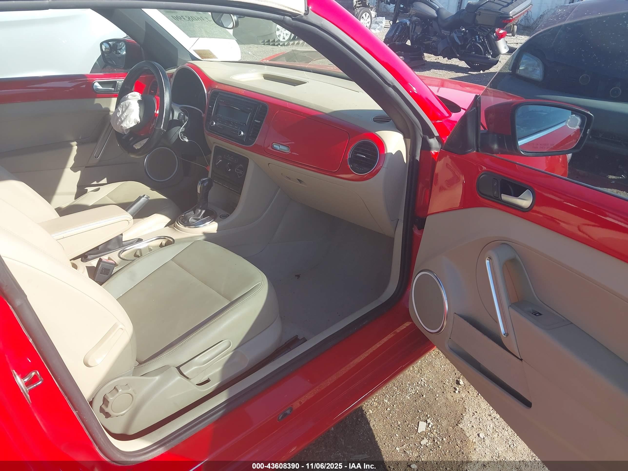 2014 Volkswagen Beetle 2.5l Красный vin: 3VW5P7ATXEM801815