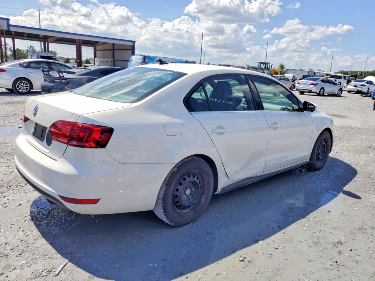 2013 Volkswagen Jetta Gli White vin: 3VW5S7AJ0DM279515