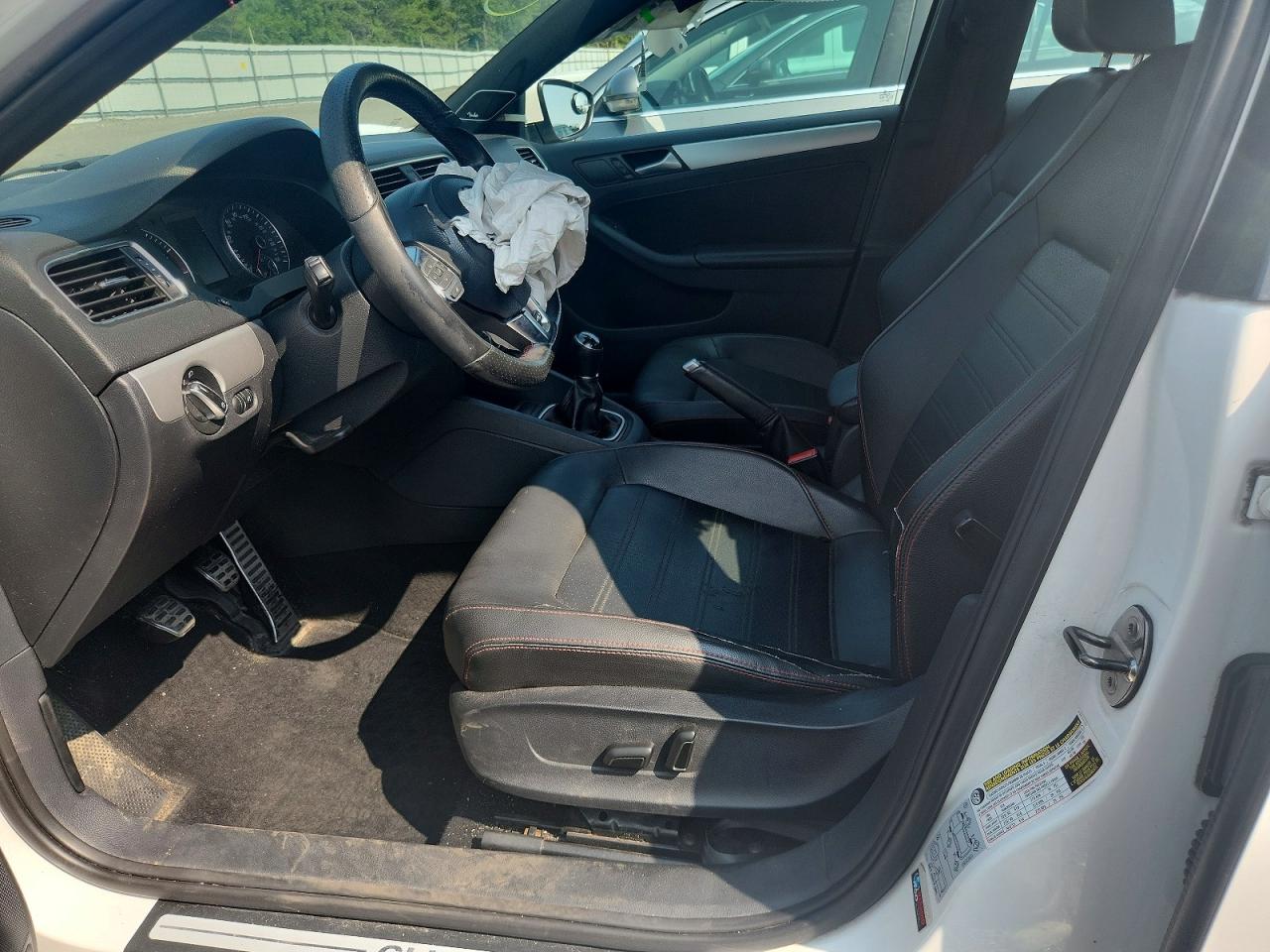 2014 Volkswagen Jetta Gli White vin: 3VW5T7AJ8EM370952