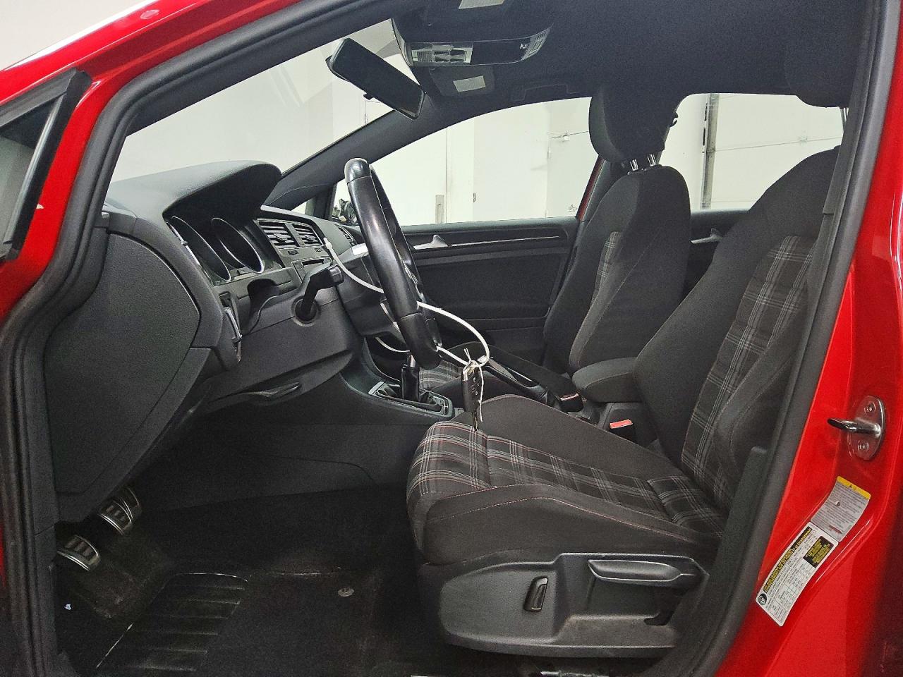 2015 Volkswagen Gti Red vin: 3VW5T7AU0FM028357
