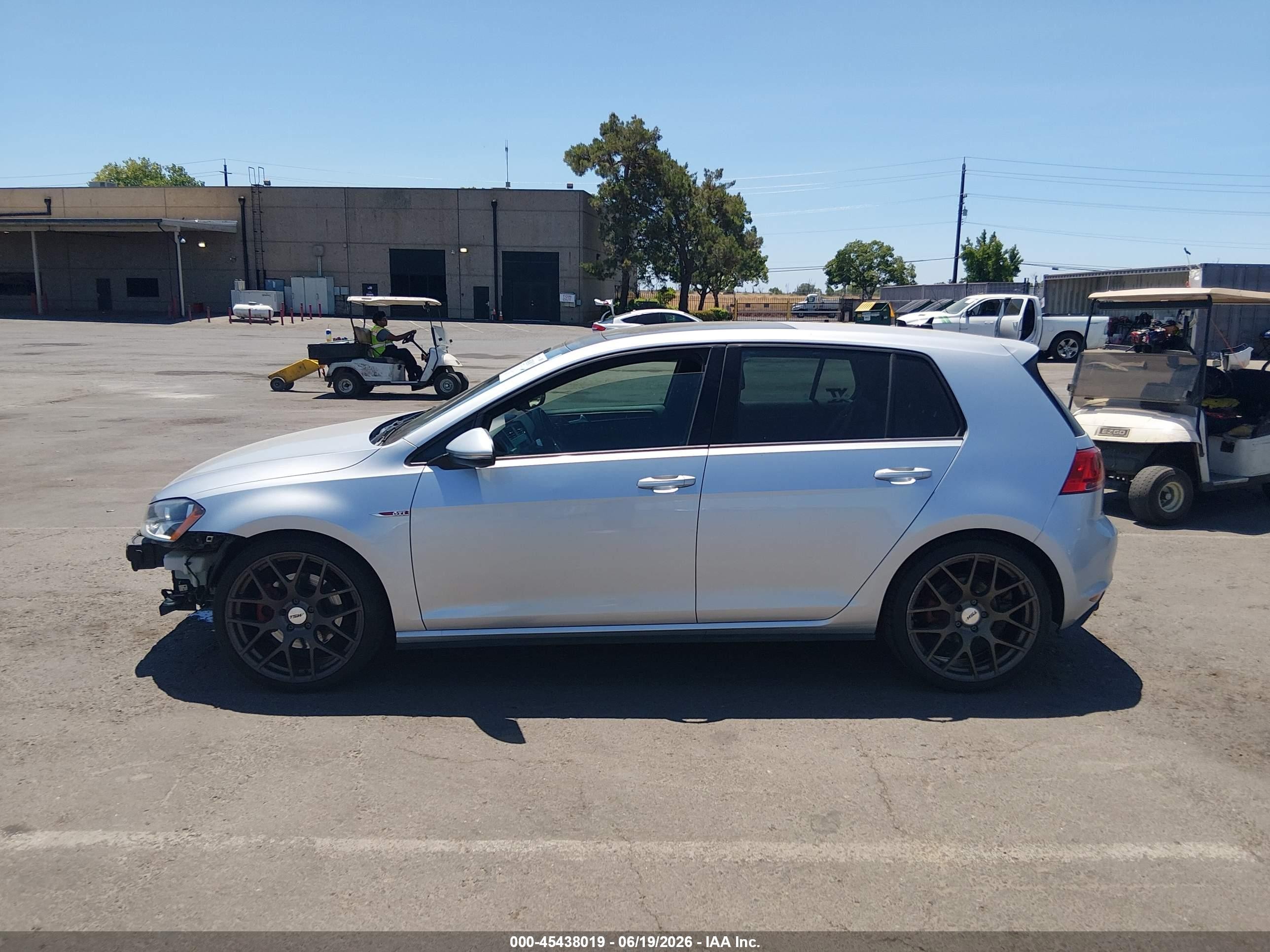 2015 Volkswagen Golf Gti 2.0t Se 4-door Silver vin: 3VW5T7AU8FM053152