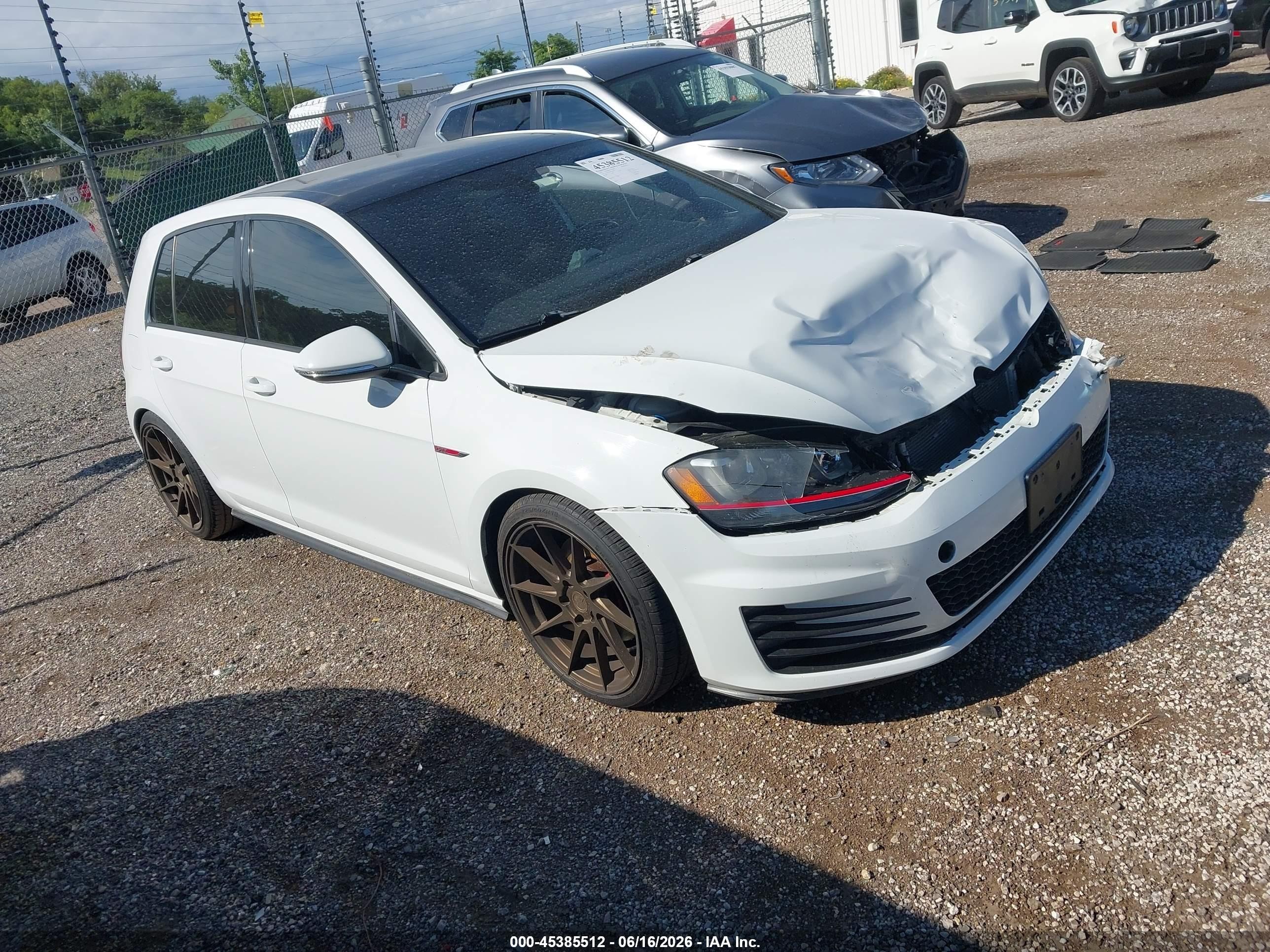 2015 Volkswagen Golf Gti 2.0t Se 4-door White vin: 3VW5T7AUXFM032738