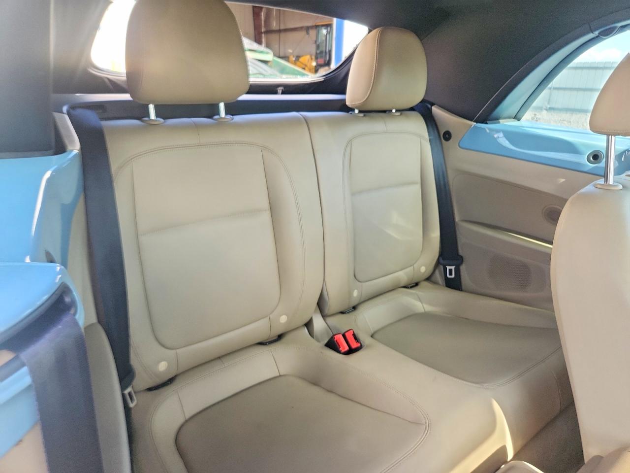 2014 Volkswagen Beetle Blue vin: 3VW5X7AT1EM805672