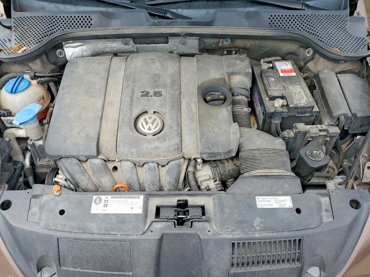 2013 Volkswagen Beetle Brown vin: 3VW5X7AT5DM823929