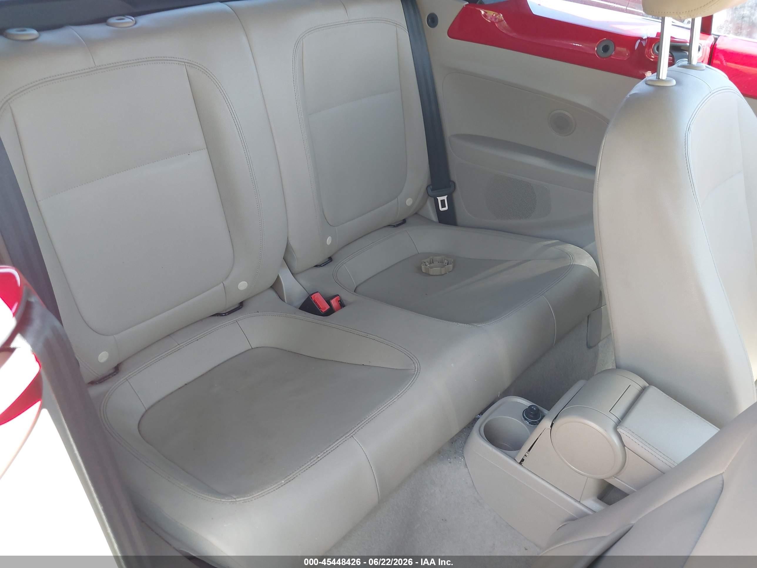 2014 Volkswagen Beetle 2.5l Red vin: 3VW5X7AT6EM800547
