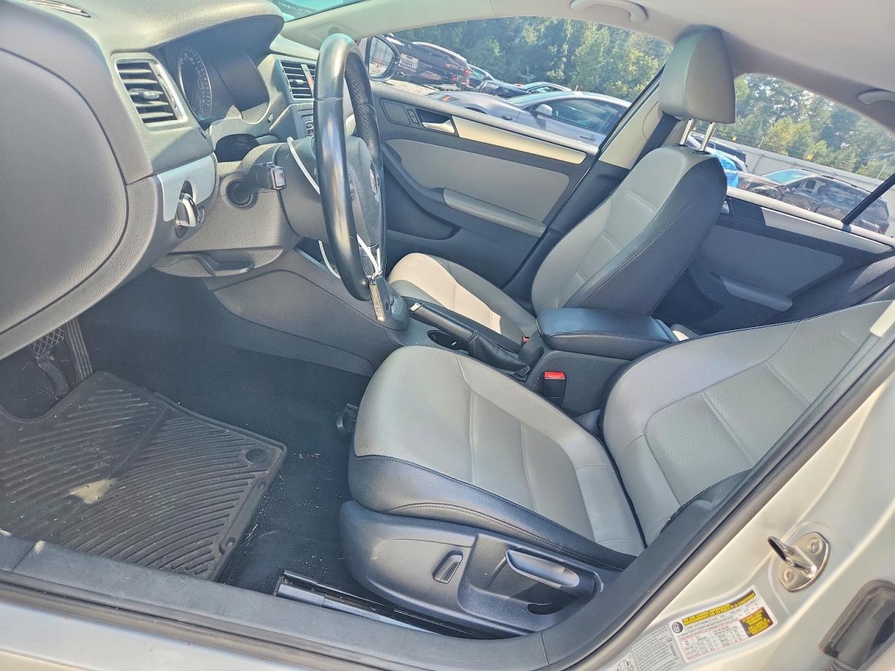 2013 Volkswagen Jetta Hybrid Silver vin: 3VW637AJ1DM306917