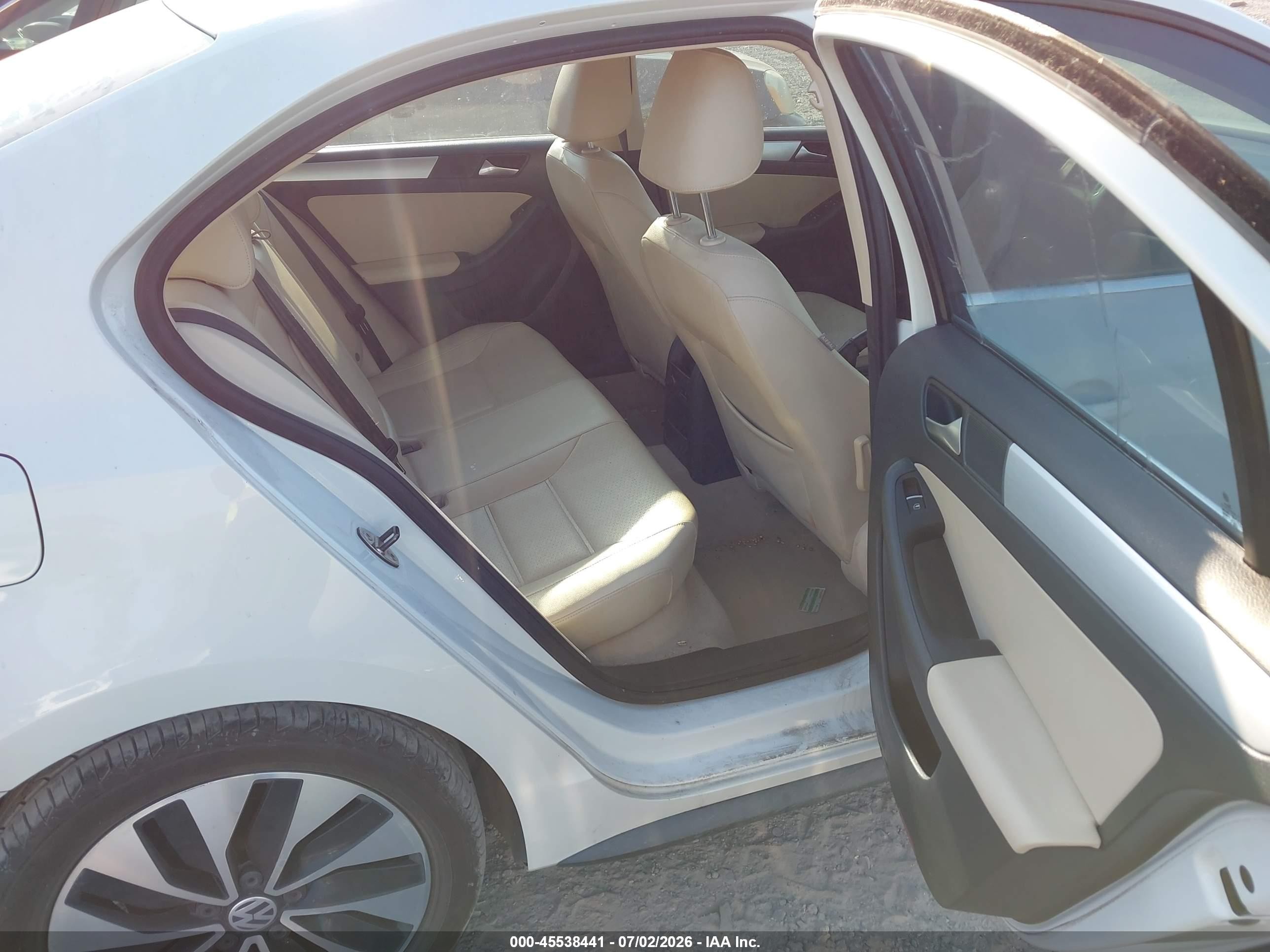 2013 Volkswagen Jetta Hybrid Sel Premium White vin: 3VW637AJ2DM284510