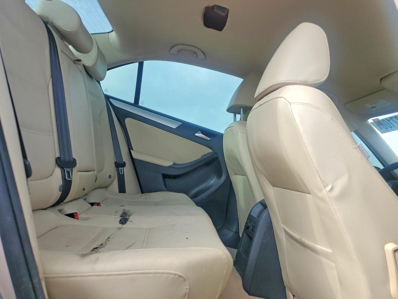 2014 Volkswagen Jetta Hybrid Gold vin: 3VW637AJ2EM214569