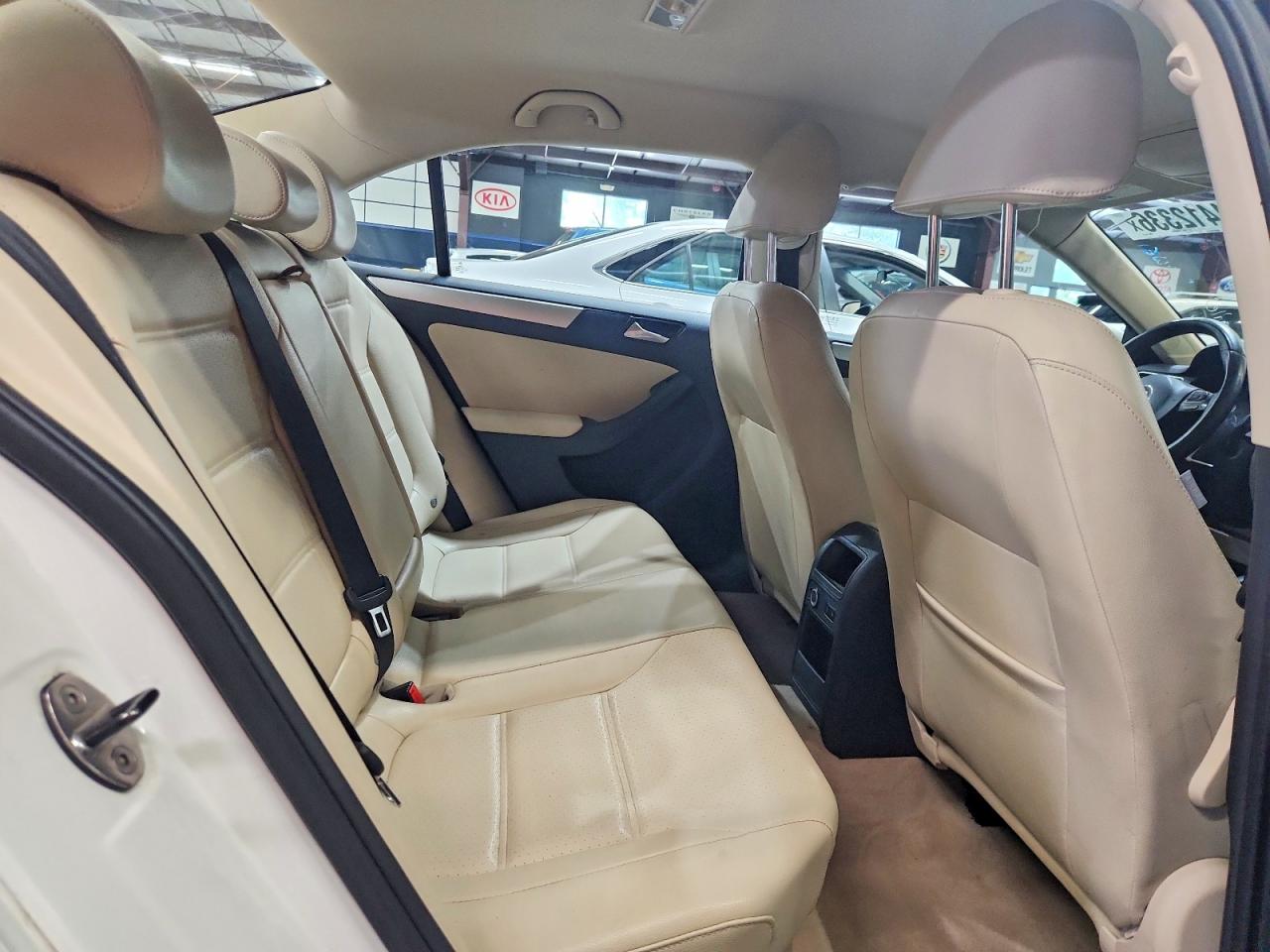 2014 Volkswagen Jetta Hybrid White vin: 3VW637AJ2EM265313