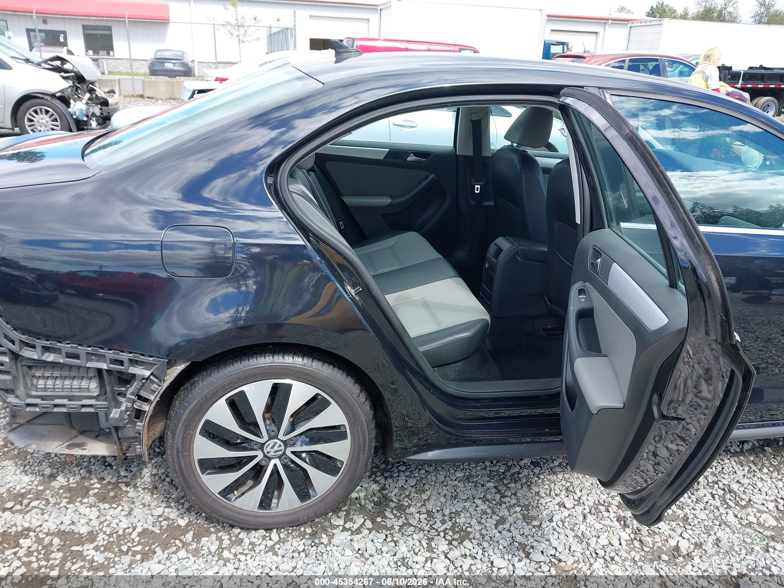 2013 Volkswagen Jetta Hybrid Sel Premium Black vin: 3VW637AJ4DM233168