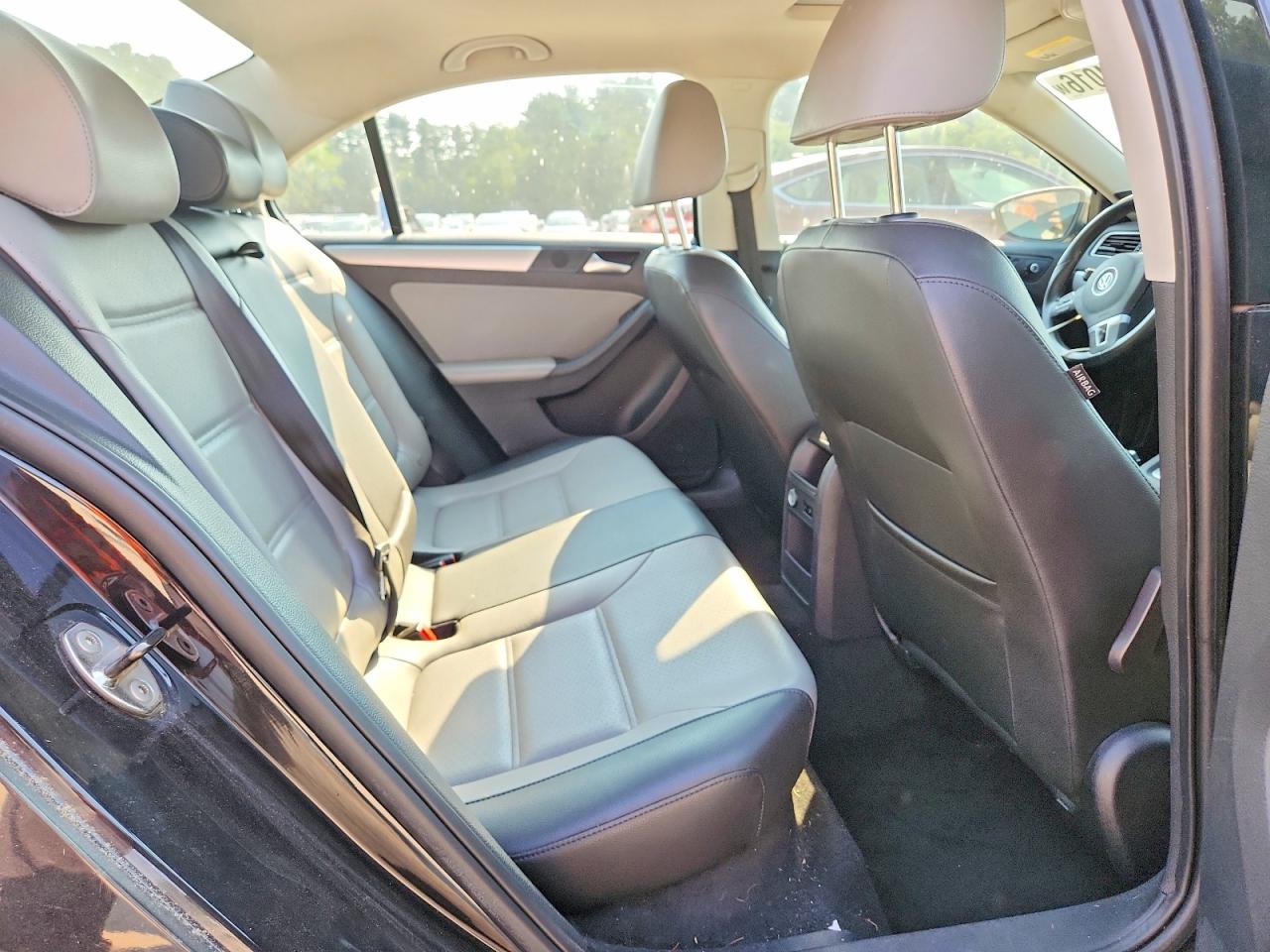 2013 Volkswagen Jetta Hybrid Black vin: 3VW637AJ8DM226031