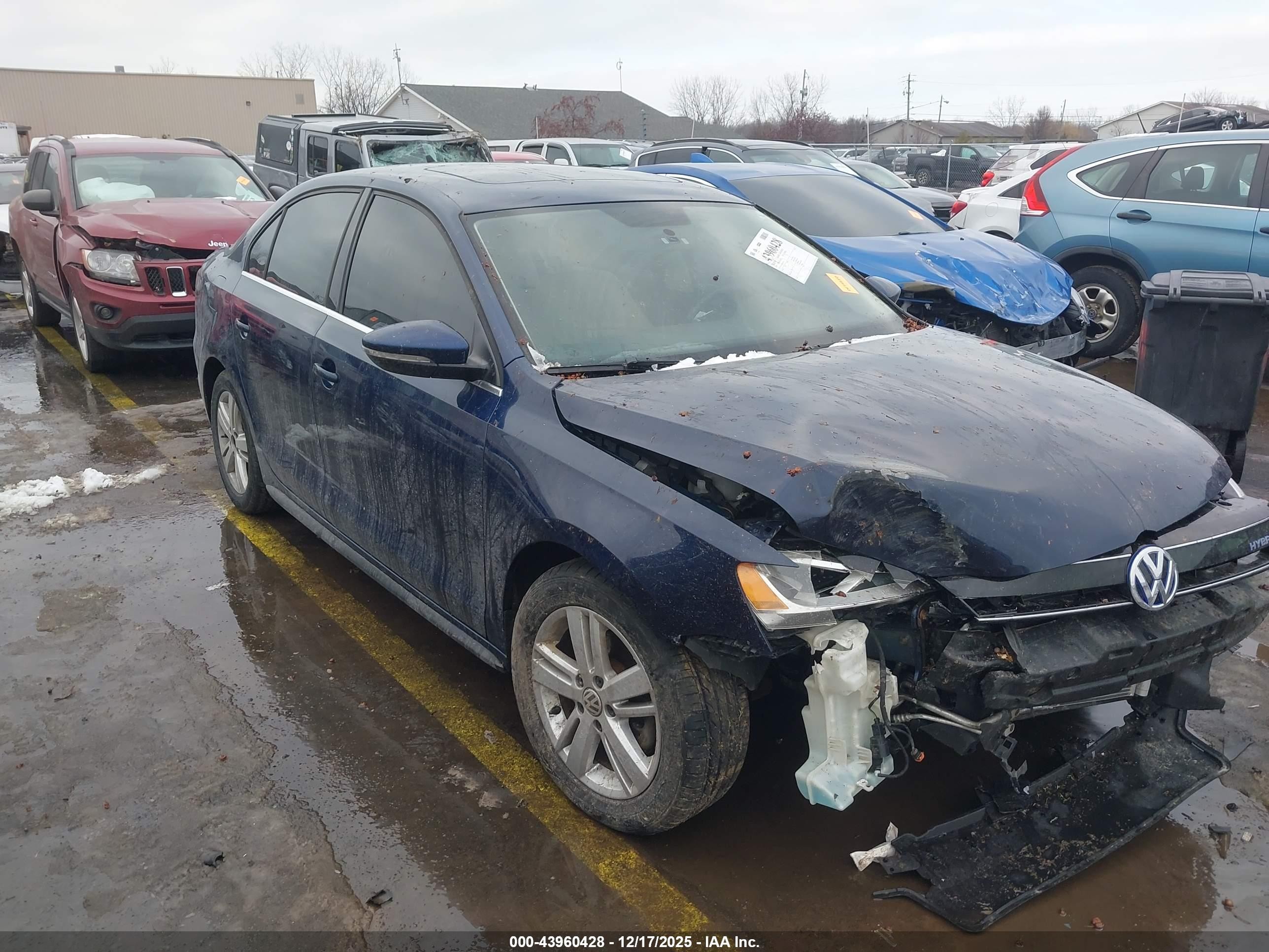 3VW637AJ8EM215855