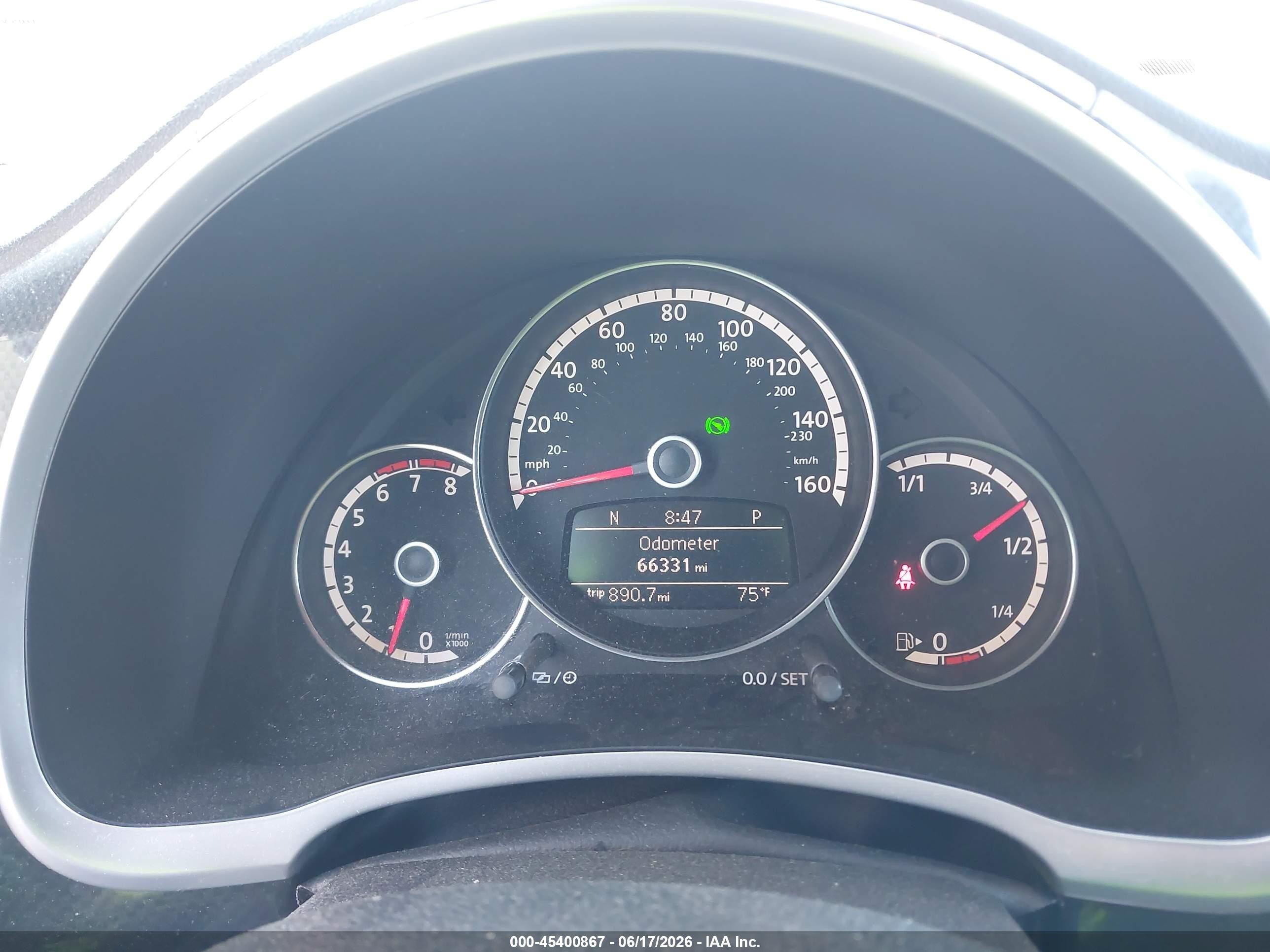 2013 Volkswagen Beetle 2.0t Silver vin: 3VW7A7AT8DM803314