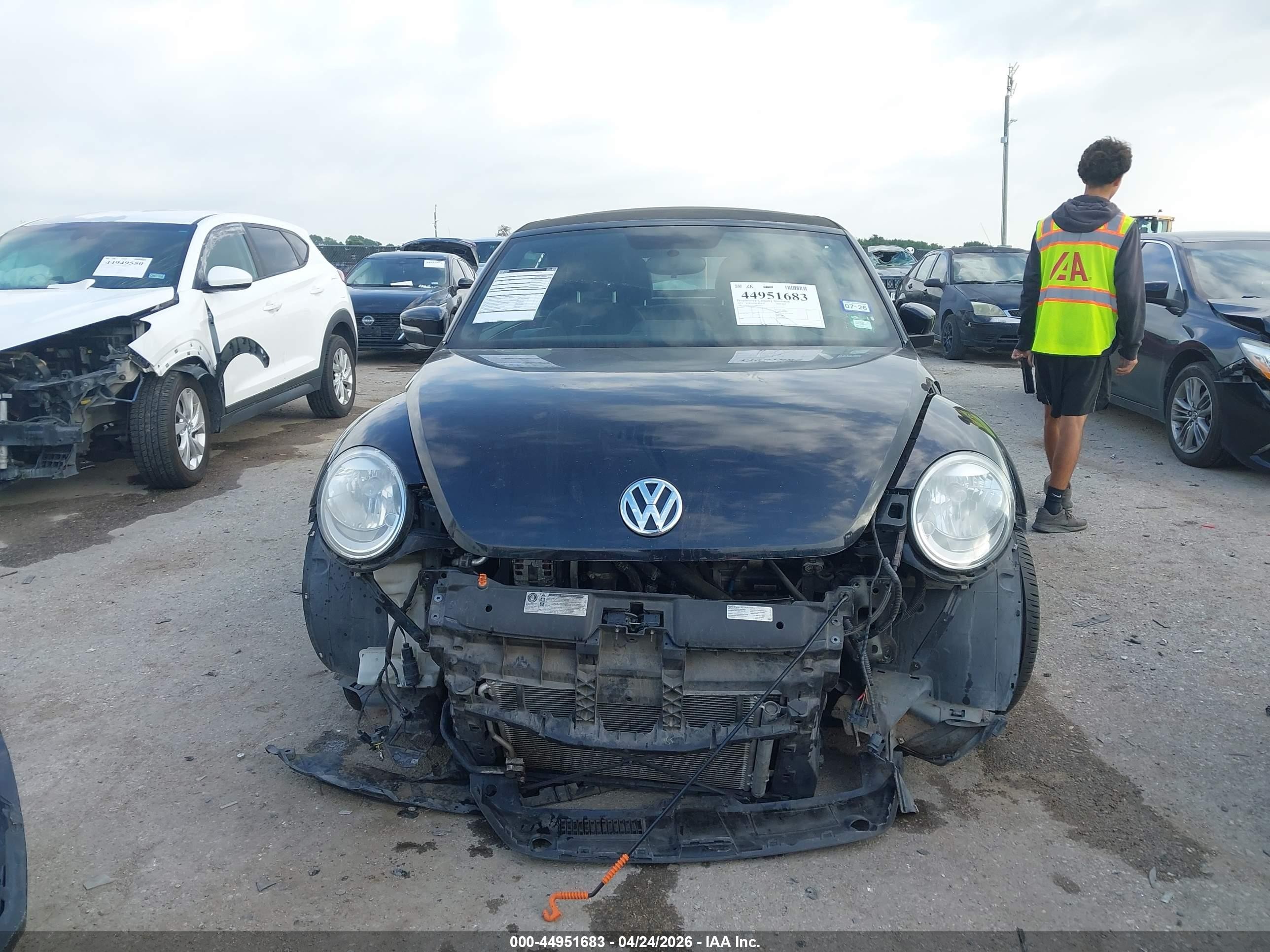 2013 Volkswagen Beetle 2.0t Black vin: 3VW7S7AT1DM821053