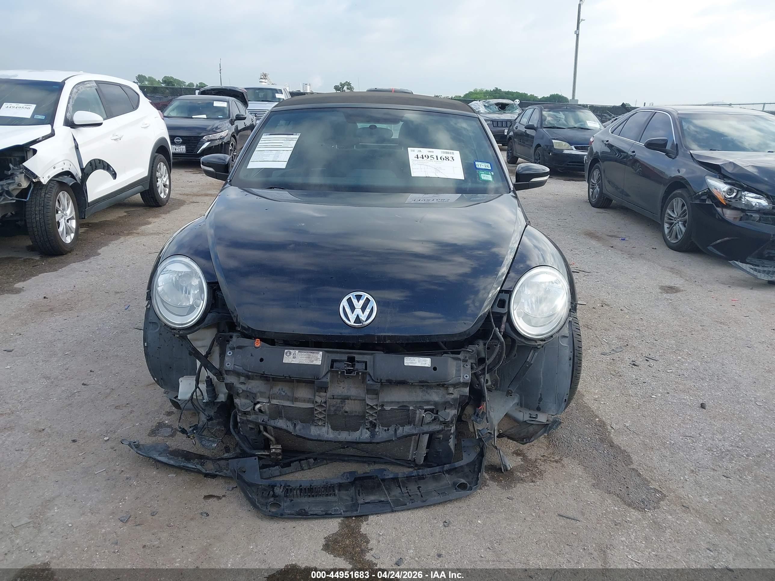 2013 Volkswagen Beetle 2.0t Black vin: 3VW7S7AT1DM821053