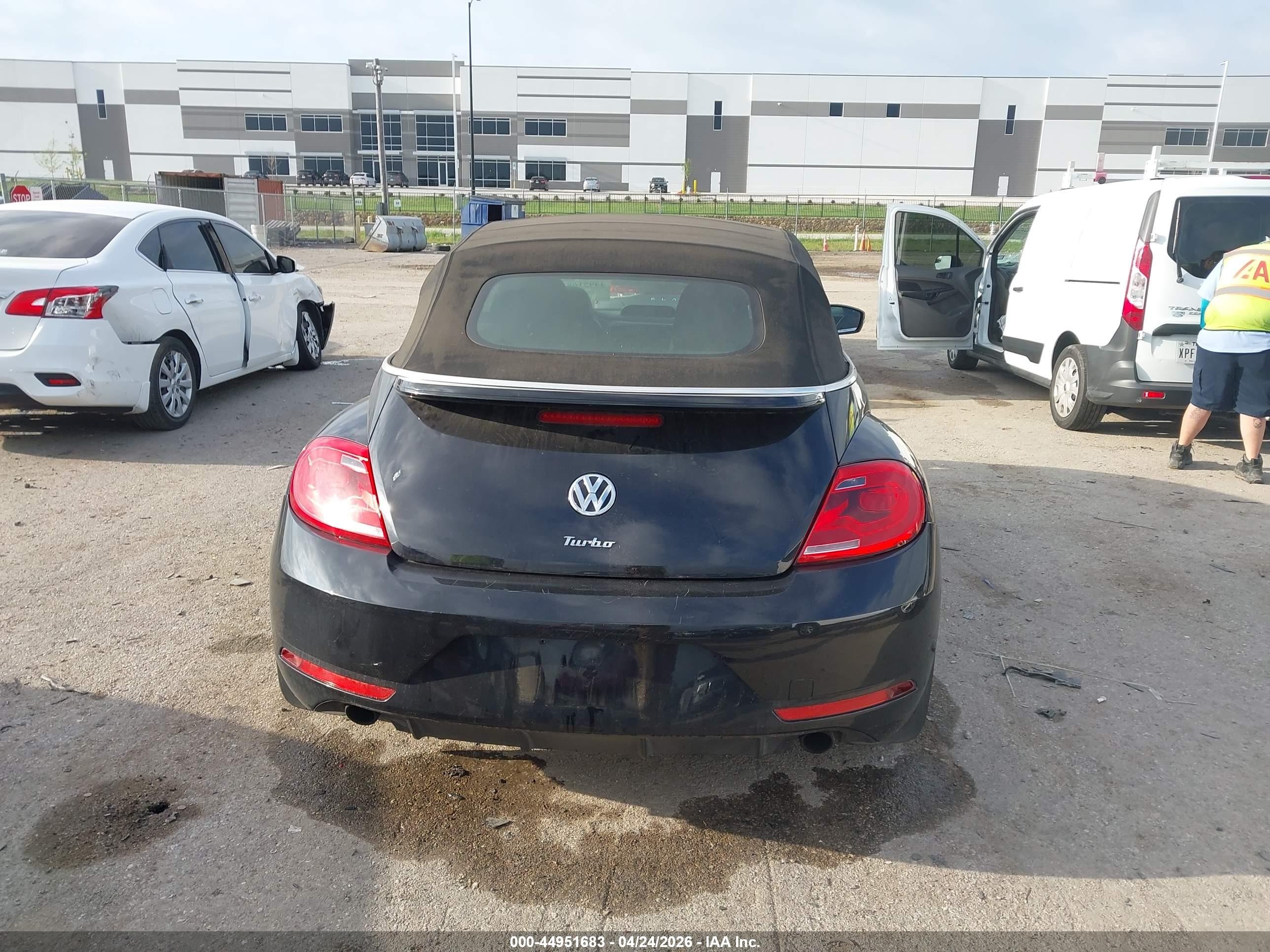 2013 Volkswagen Beetle 2.0t Black vin: 3VW7S7AT1DM821053