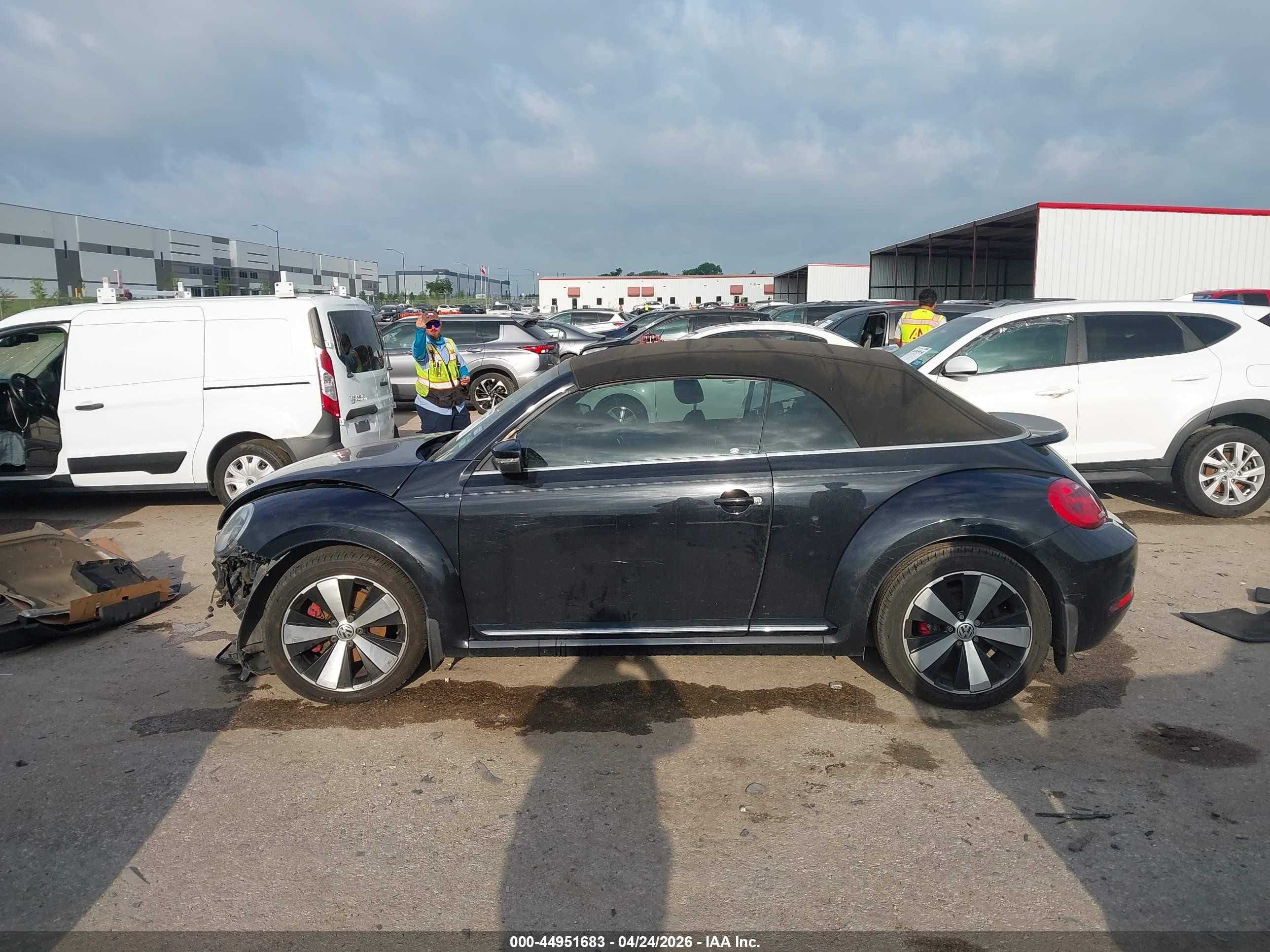 2013 Volkswagen Beetle 2.0t Black vin: 3VW7S7AT1DM821053